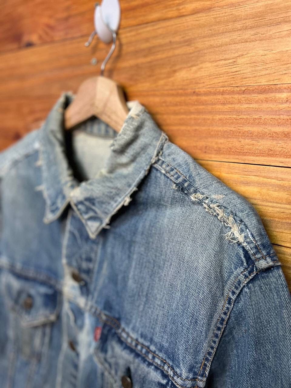 Levi's VINTAGE LEVI’S DISTRESS DENIM TRUCKER JACKET Size US M / EU 48-50 / 2 - 6 Thumbnail