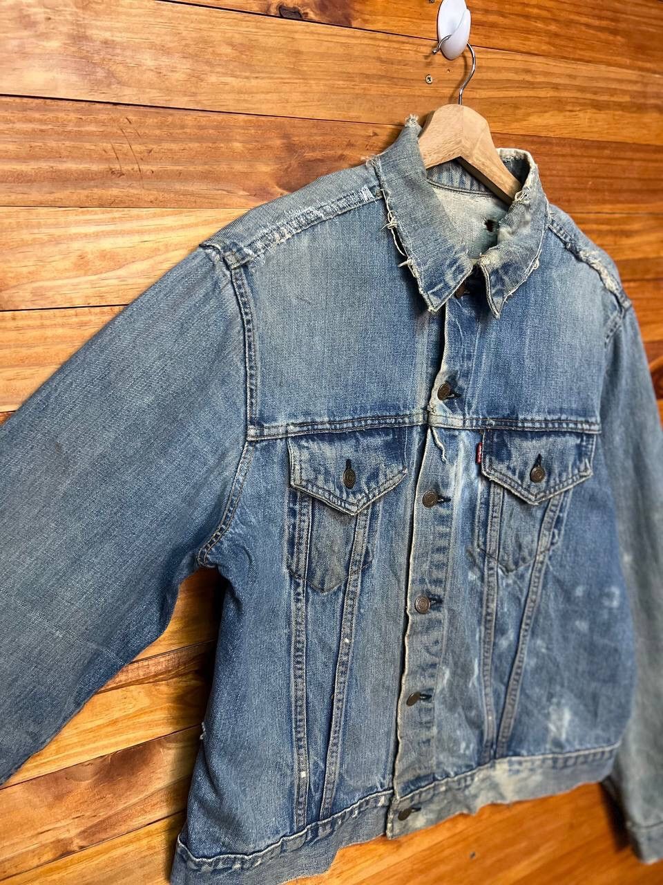 Levi's VINTAGE LEVI’S DISTRESS DENIM TRUCKER JACKET Size US M / EU 48-50 / 2 - 4 Thumbnail