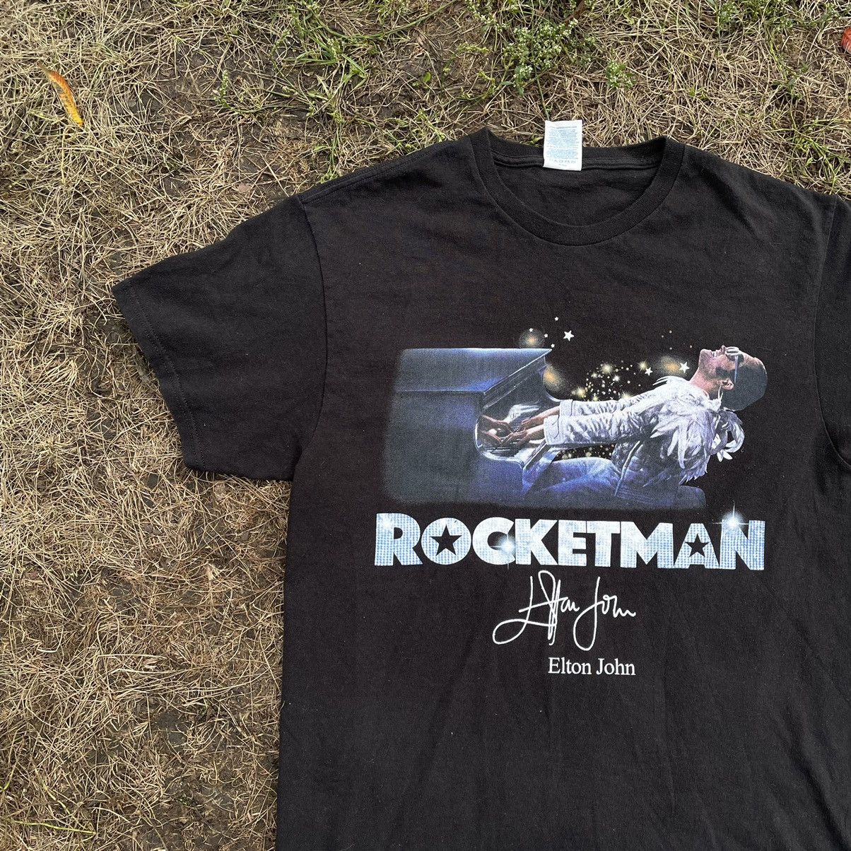 Vintage Vintage Y2K Rocketman Elton John Graphic Band Tee Faded M Size US M / EU 48-50 / 2 - 2 Thumbnail