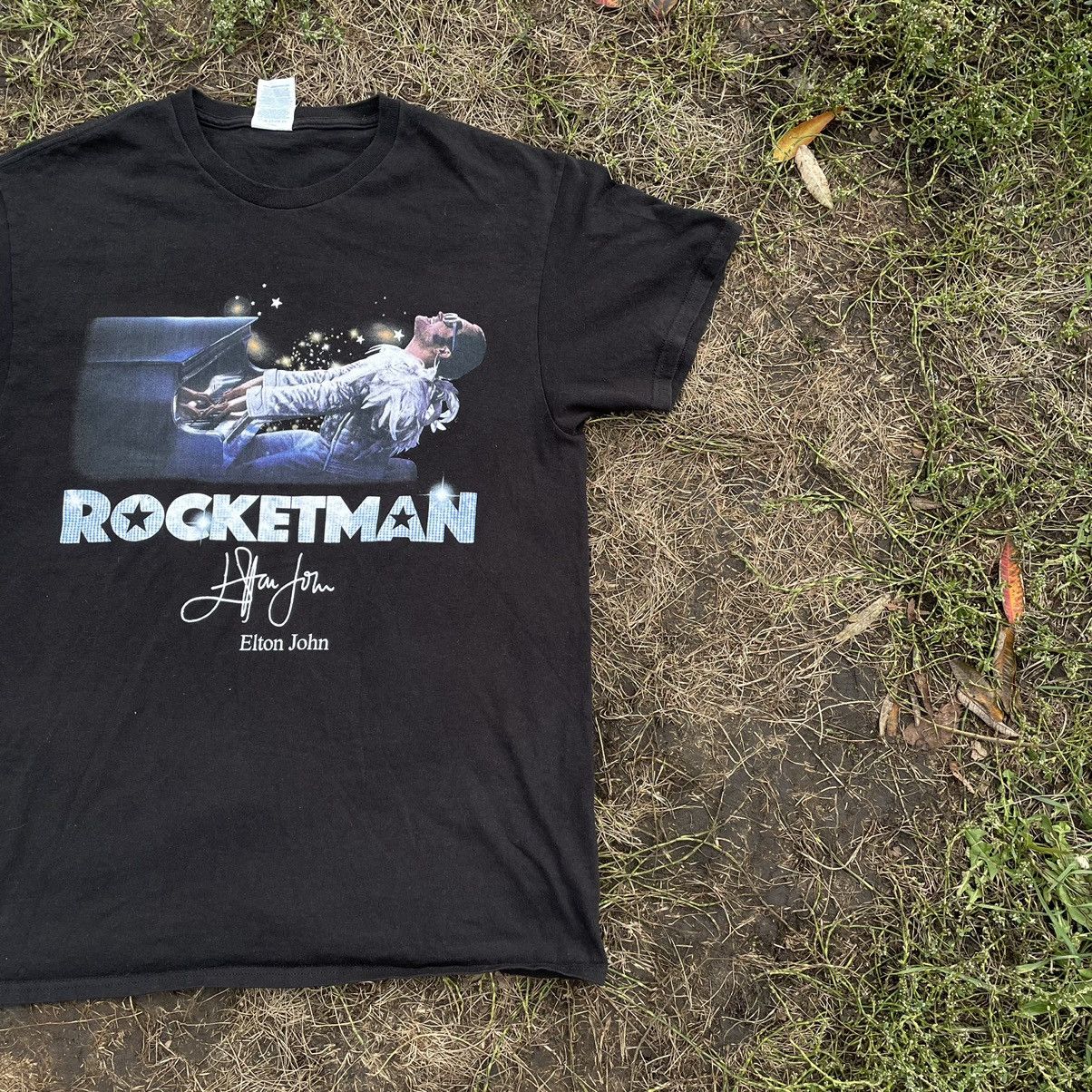 Vintage Vintage Y2K Rocketman Elton John Graphic Band Tee Faded M Size US M / EU 48-50 / 2 - 3 Thumbnail