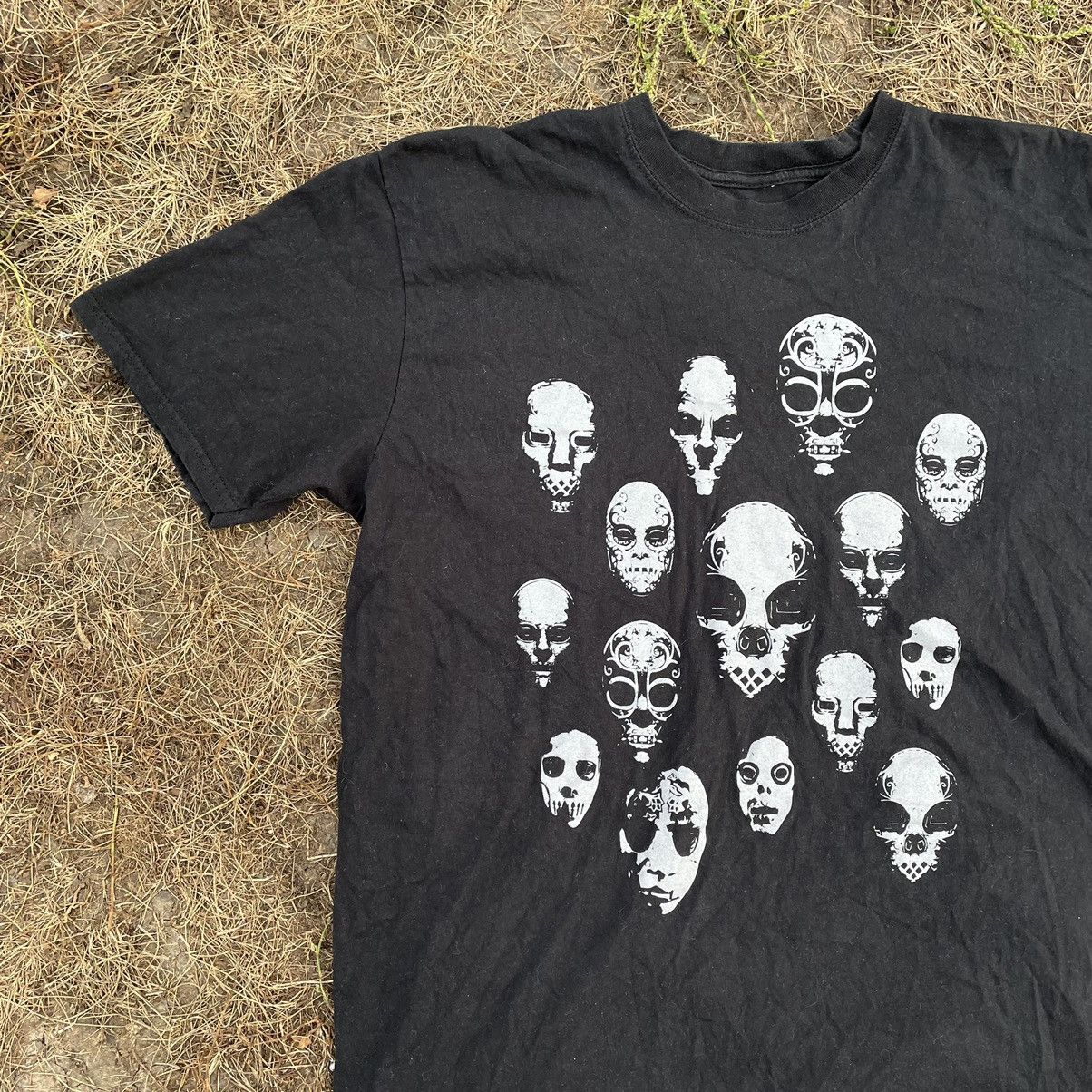 Vintage Vintage Y2K All Over Print Skulls Graphic Tee Grunge Slim M Size US M / EU 48-50 / 2 - 3 Thumbnail