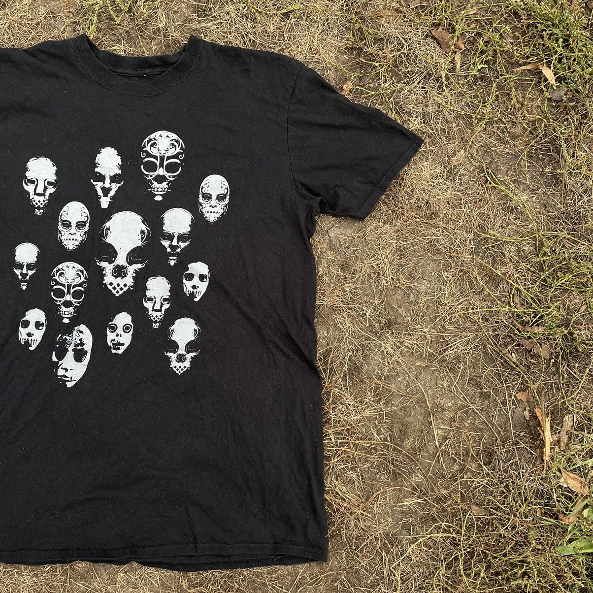 Vintage Vintage Y2K All Over Print Skulls Graphic Tee Grunge Slim M Size US M / EU 48-50 / 2 - 2 Thumbnail