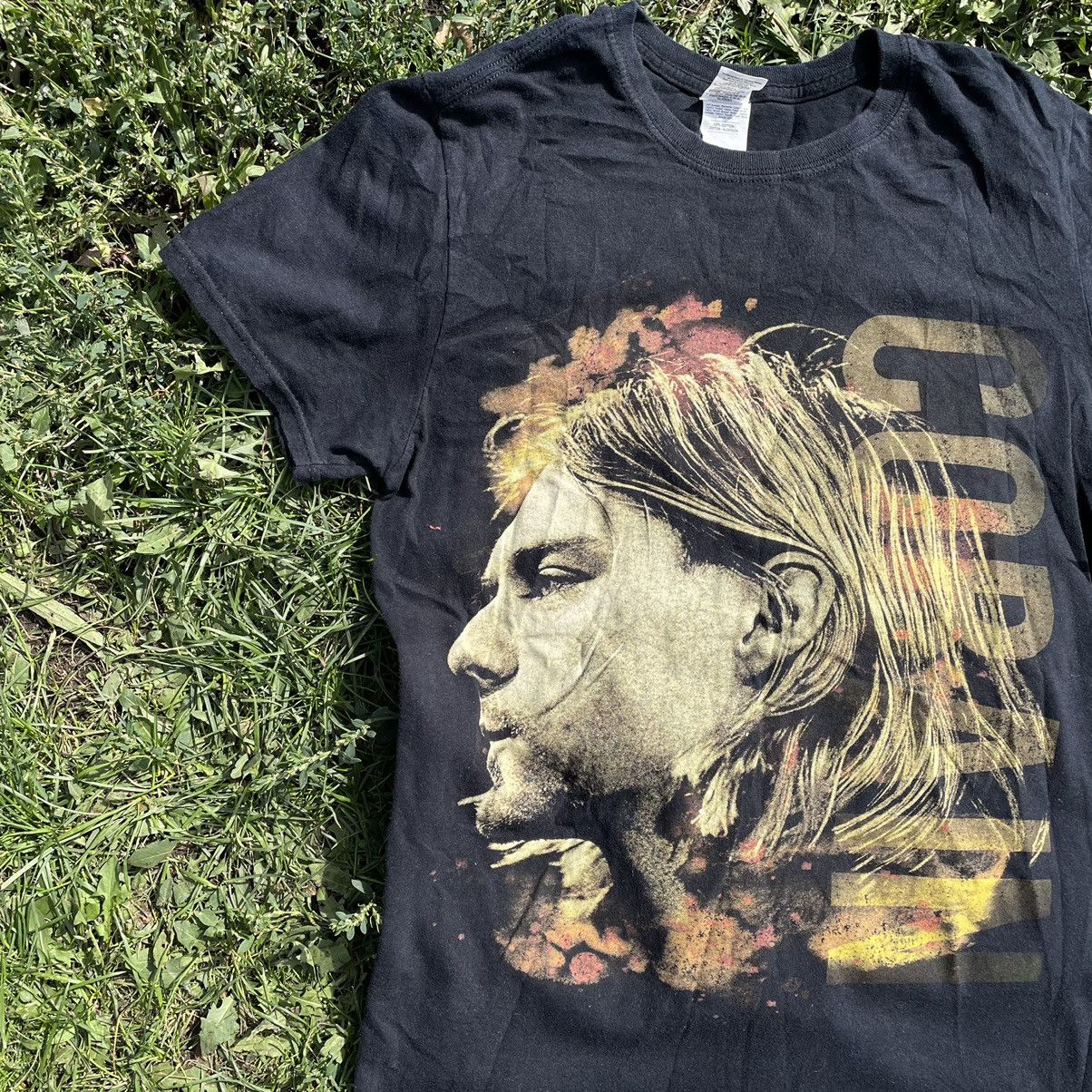 Vintage Vintage 90s Kurt Cobain Nirvana Sun Faded Band Tee Grunge S Size US S / EU 44-46 / 1 - 3 Thumbnail