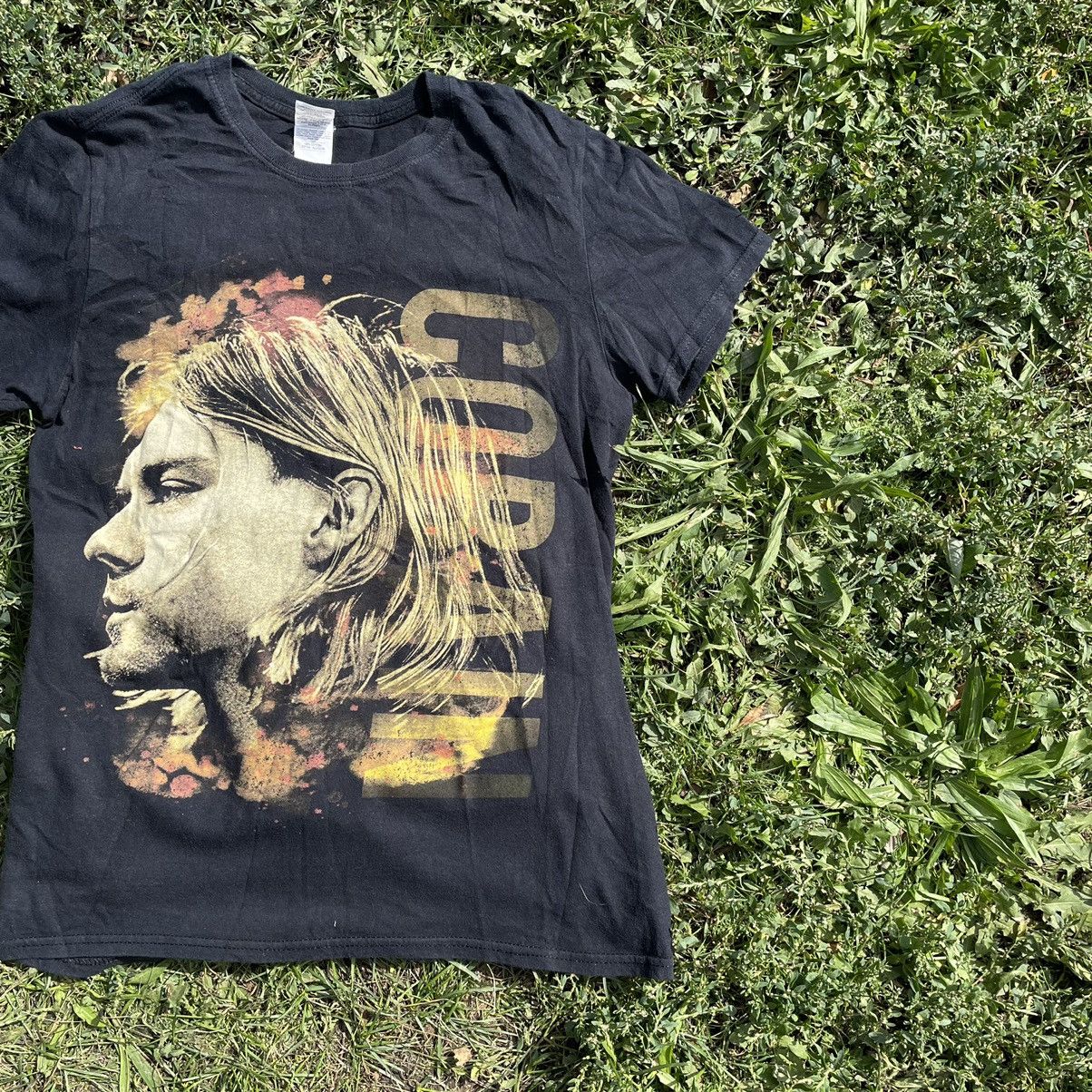 Vintage Vintage 90s Kurt Cobain Nirvana Sun Faded Band Tee Grunge S Size US S / EU 44-46 / 1 - 2 Thumbnail