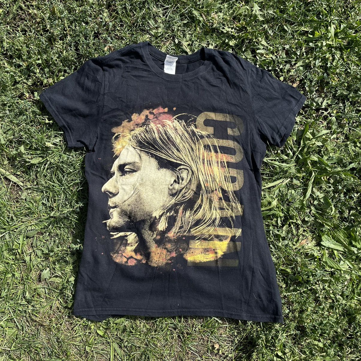 Vintage Vintage 90s Kurt Cobain Nirvana Sun Faded Band Tee Grunge S Size US S / EU 44-46 / 1 - 1 Thumbnail