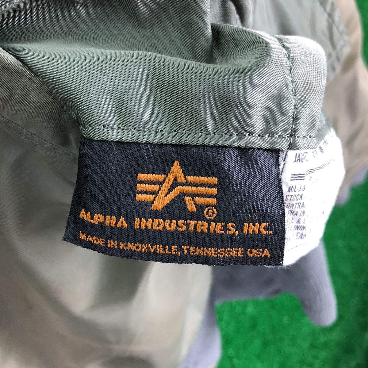 Alpha Industries Vintage 90's Alpha Industries Distressed Faded Bomber Jacket Size US XL / EU 56 / 4 - 14 Thumbnail