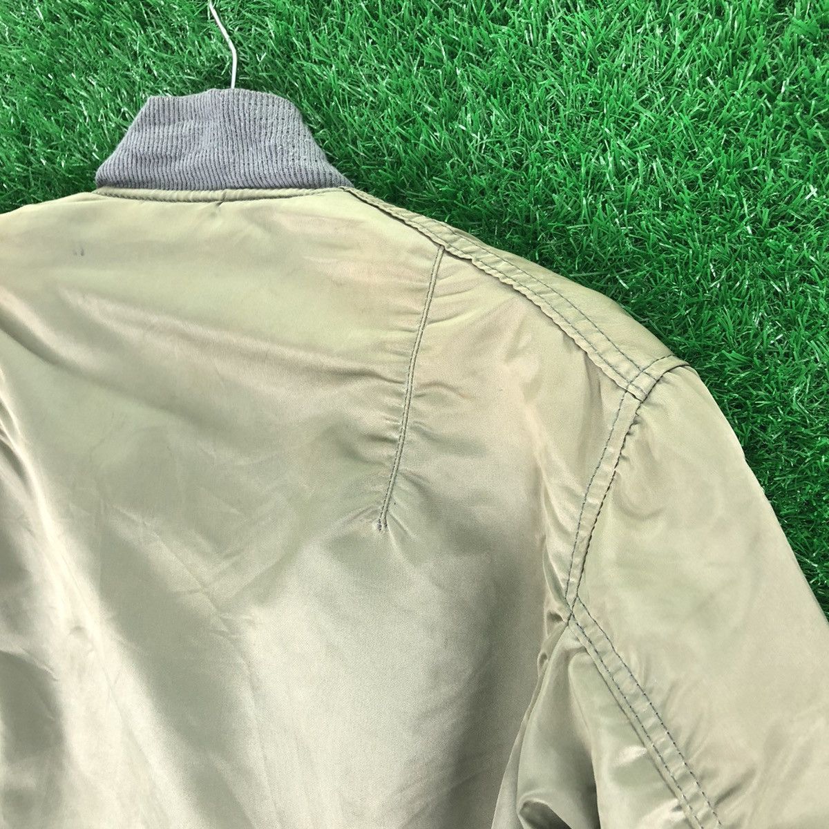 Alpha Industries Vintage 90's Alpha Industries Distressed Faded Bomber Jacket Size US XL / EU 56 / 4 - 5 Thumbnail
