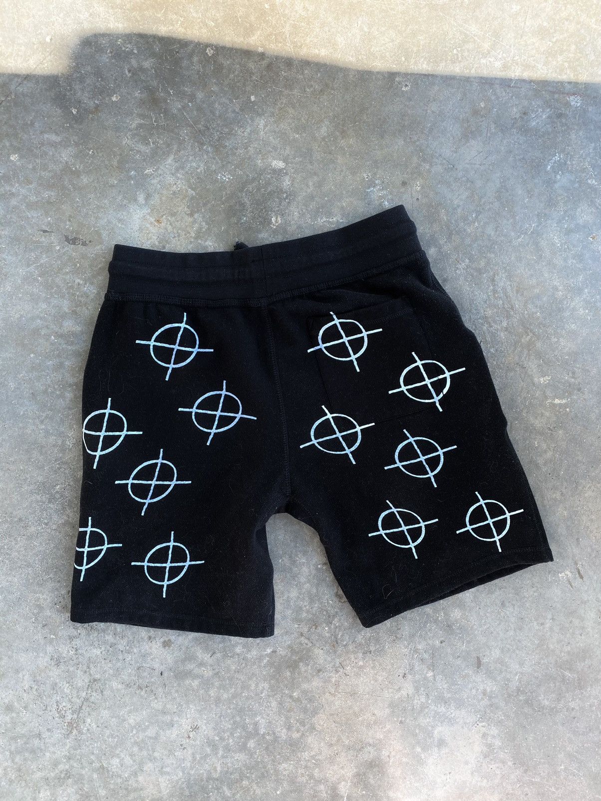 Superrradical Superrradical Crosshair Target Aim Here Sweatshorts Large 🧊 Size US 36 / EU 52 - 2 Thumbnail