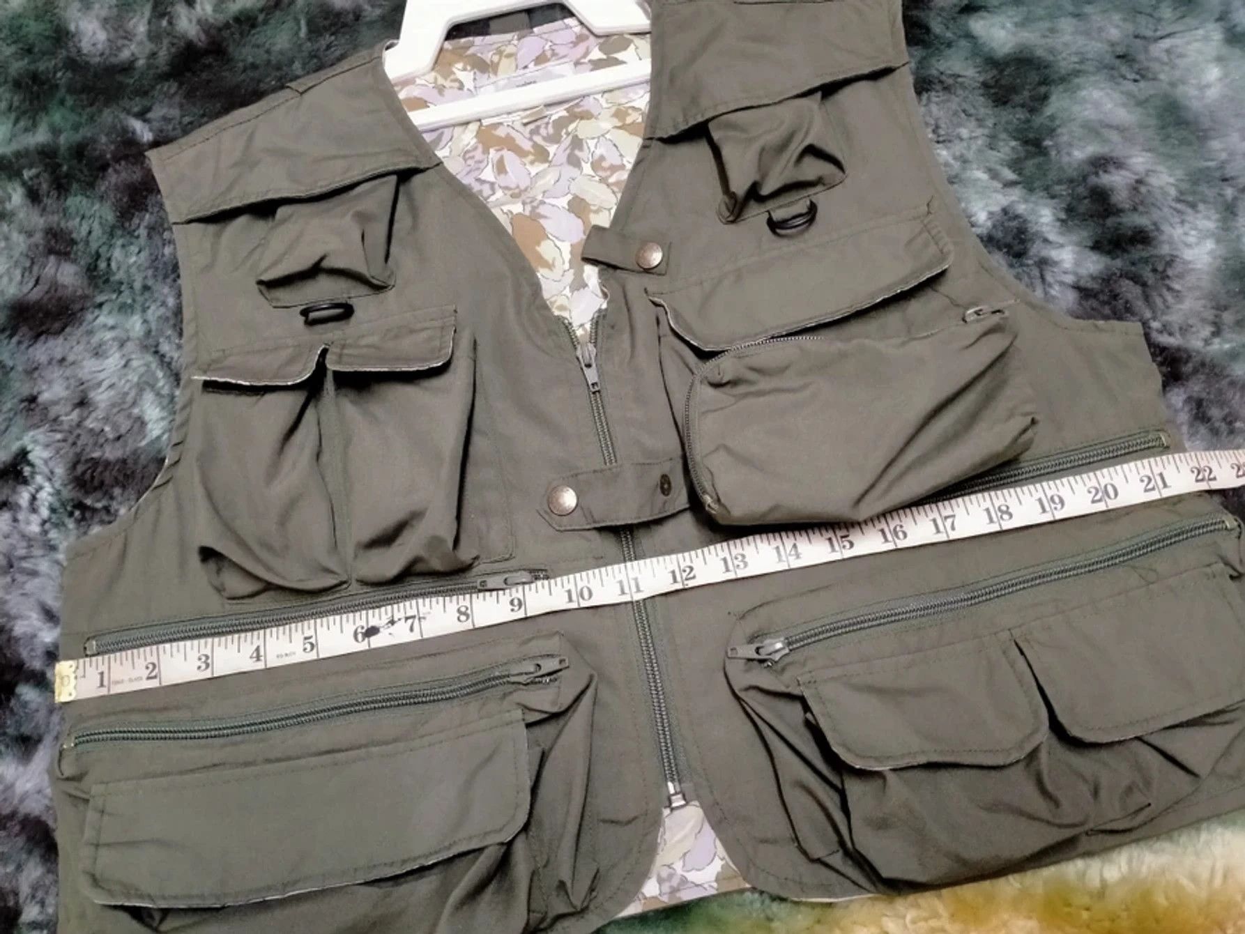 Japanese Brand Daiwa Multipocket Tactical vest Fishing Hunting gear Size US L / EU 52-54 / 3 - 13 Thumbnail