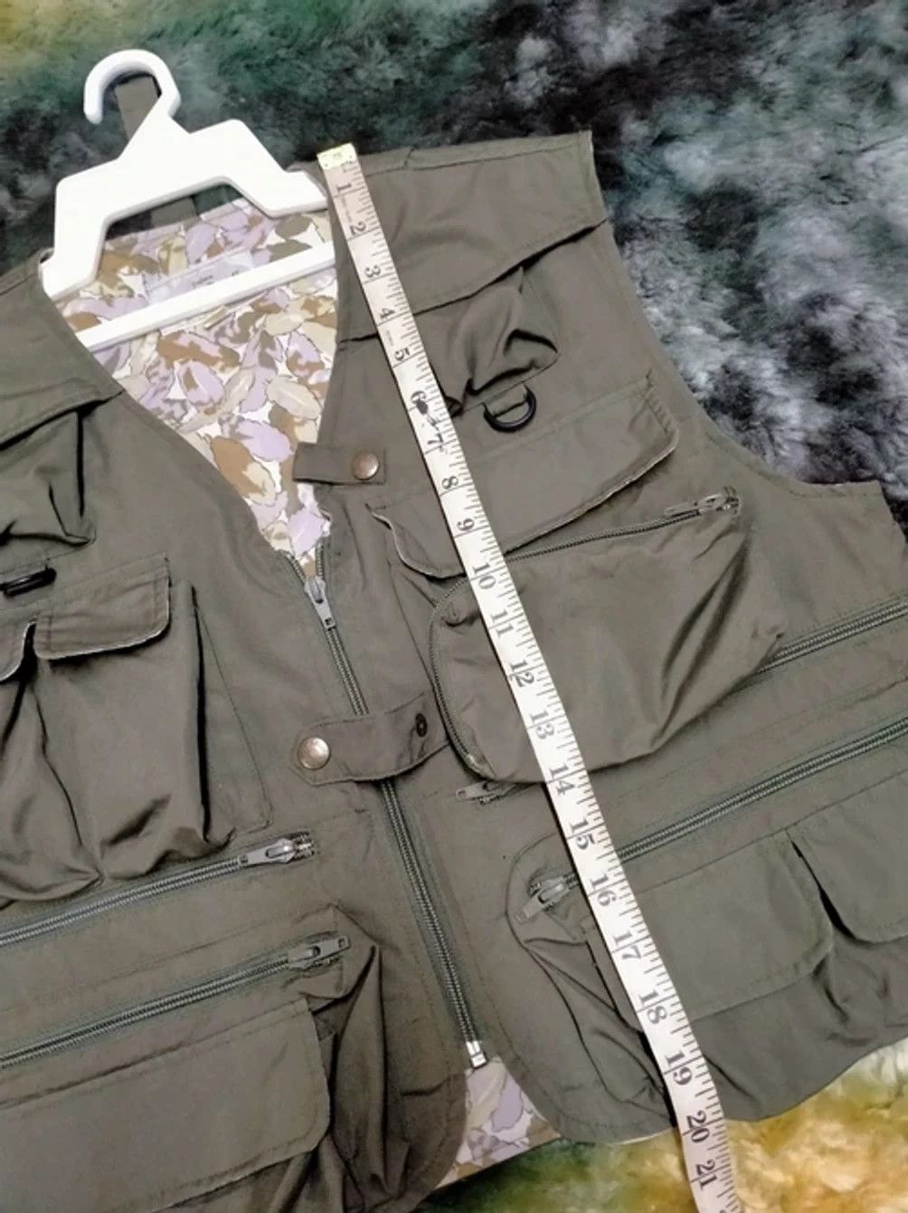 Japanese Brand Daiwa Multipocket Tactical vest Fishing Hunting gear Size US L / EU 52-54 / 3 - 14 Thumbnail