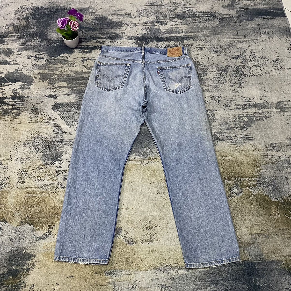 Jean × Levi's × Vintage Vintage Levis 505 Faded Light Washed Distressed Jeans Size US 36 / EU 52 - 2 Thumbnail