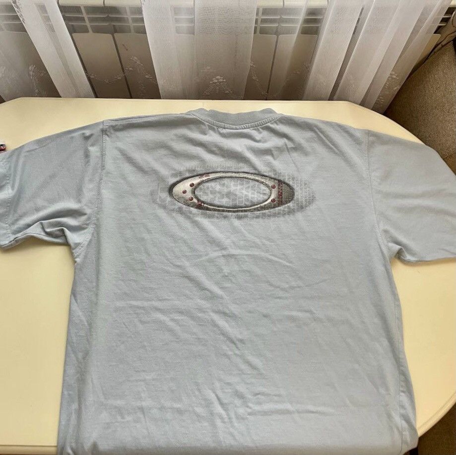 Oakley × Vintage Vintage Oakley 90’s t-shirt big centre logo shirt Size US L / EU 52-54 / 3 - 4 Thumbnail