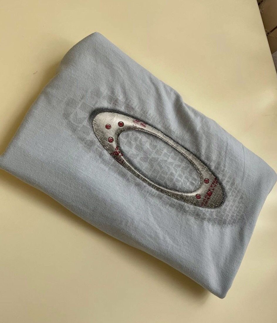Oakley × Vintage Vintage Oakley 90’s t-shirt big centre logo shirt Size US L / EU 52-54 / 3 - 2 Thumbnail