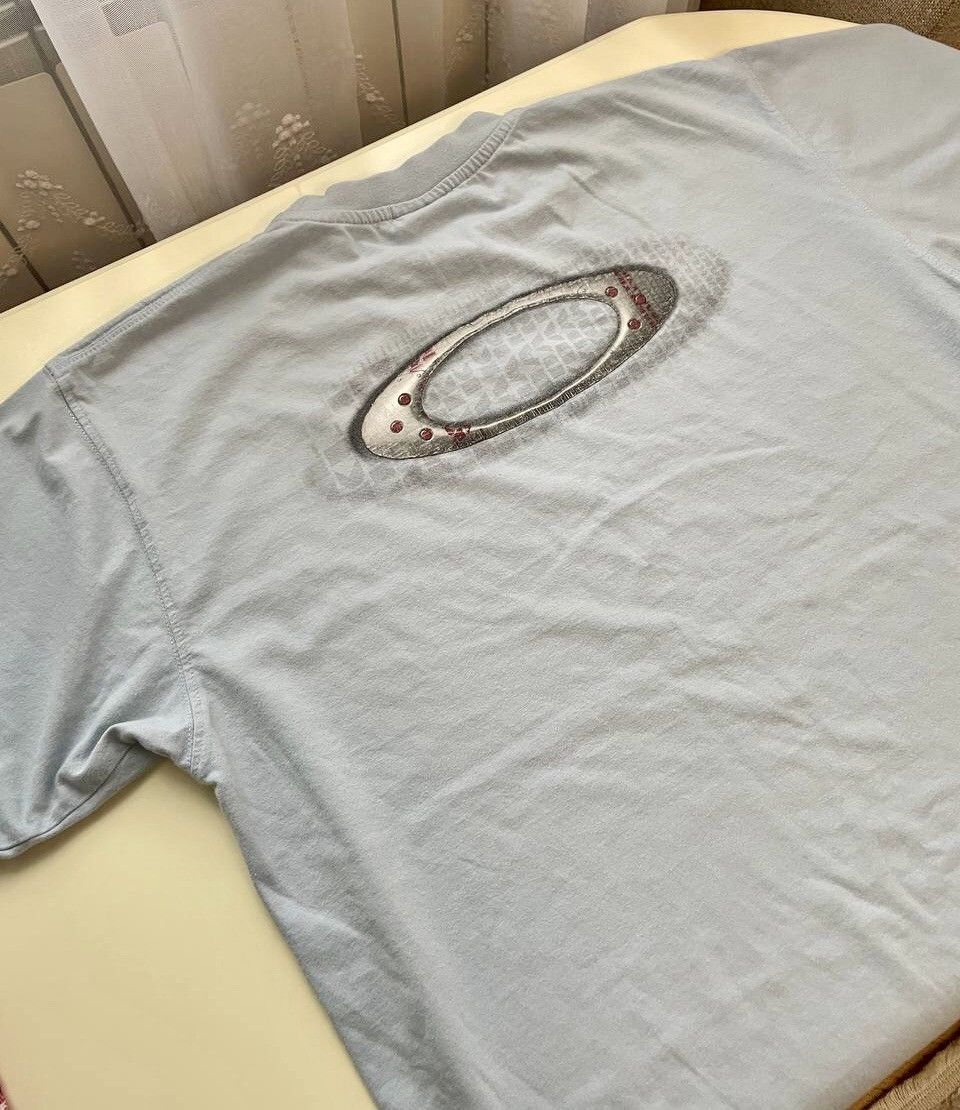 Oakley × Vintage Vintage Oakley 90’s t-shirt big centre logo shirt Size US L / EU 52-54 / 3 - 1 Thumbnail