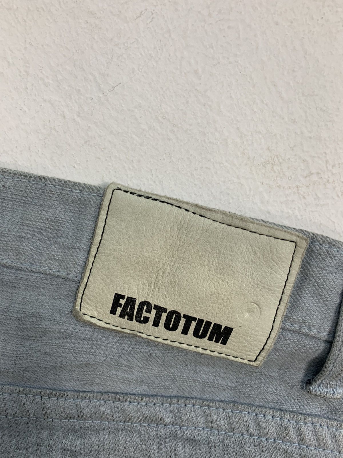 FACTOTUM Rare Design 90s Factotum Distress Indigo Denim Straight Cut Size US 29 - 8 Thumbnail