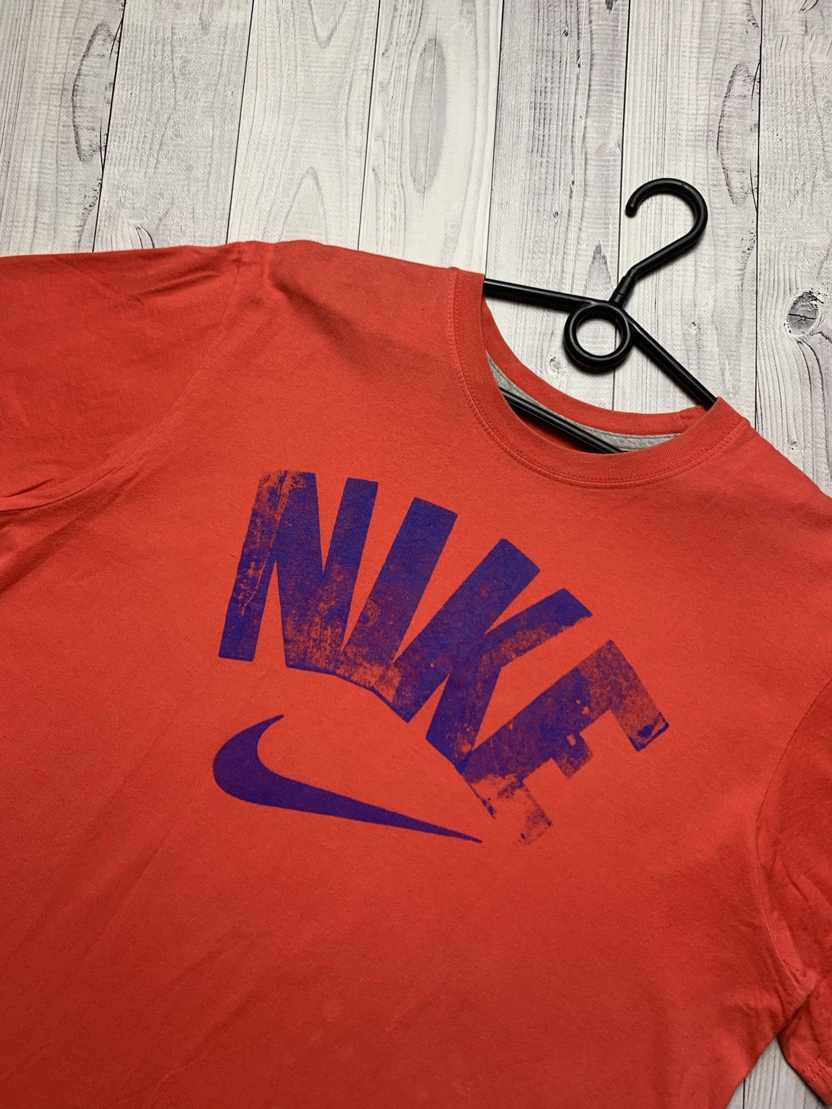 Nike × Vintage Vintage Nike tee central big logo red size L Size US L / EU 52-54 / 3 - 2 Thumbnail