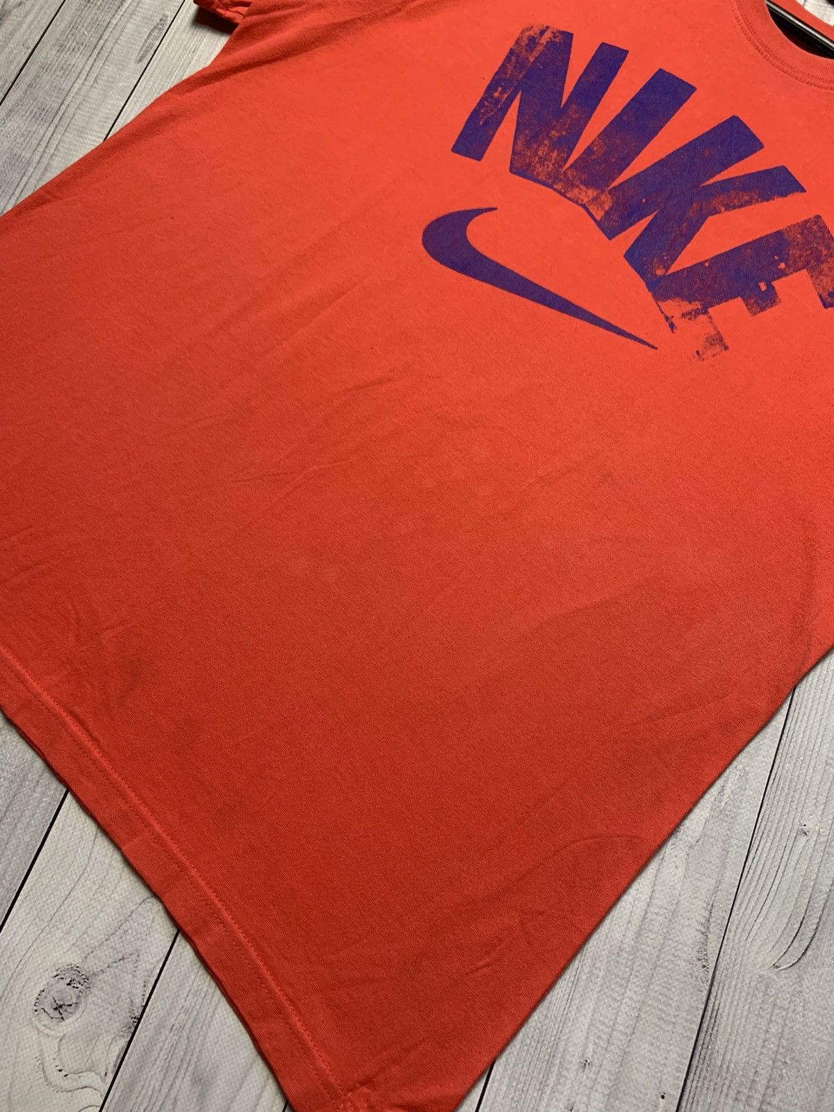 Nike × Vintage Vintage Nike tee central big logo red size L Size US L / EU 52-54 / 3 - 4 Thumbnail