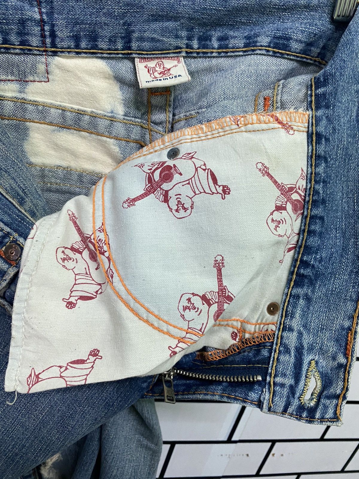 True Religion Vintage Flared TRUE RELIGION Distressed Acid Wash Denim Size US 31 - 18 Thumbnail