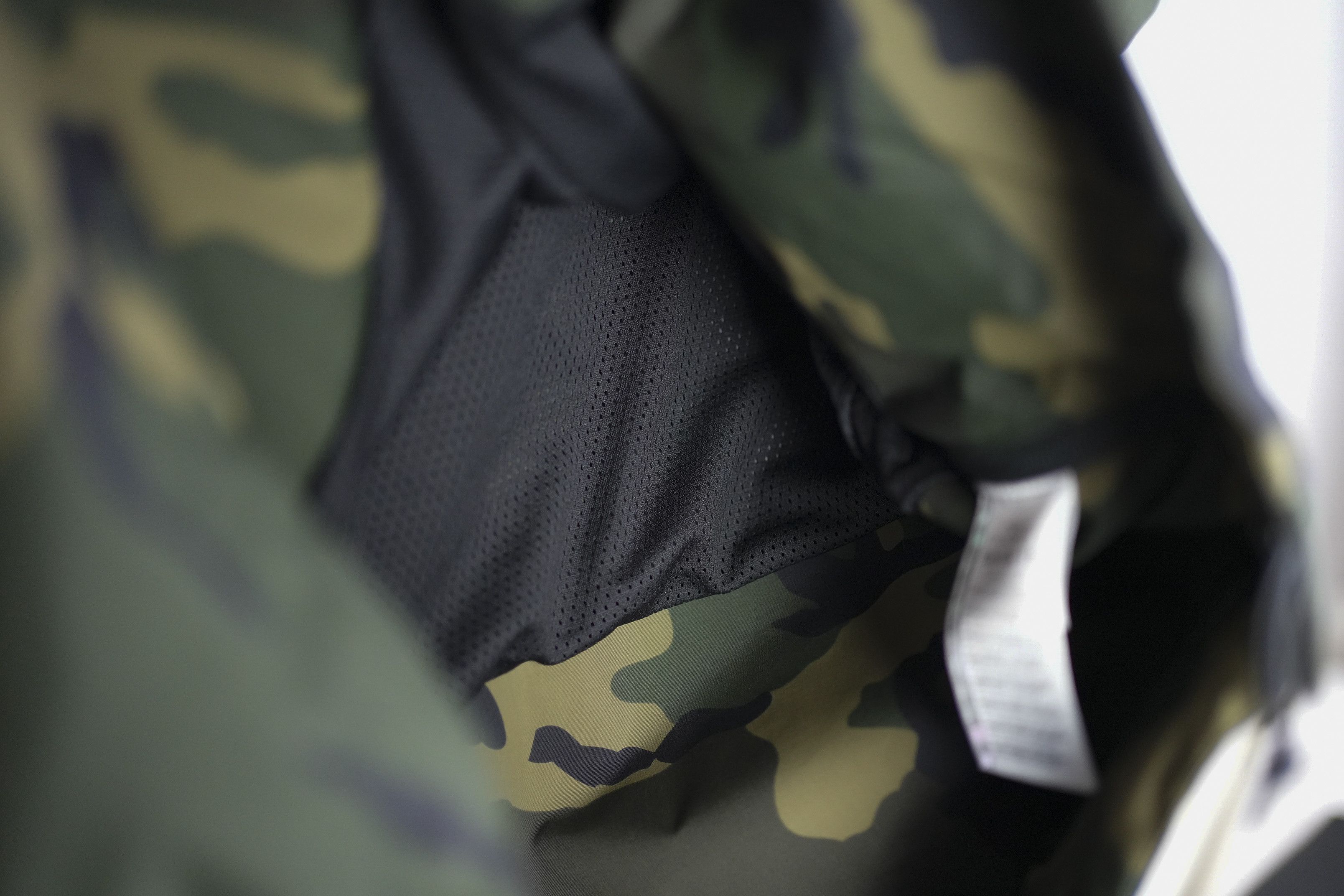 Carhartt Wip NWT Carhartt WIP Breezebreaker Pullover Camo Size XL Size US XL / EU 56 / 4 - 5 Thumbnail