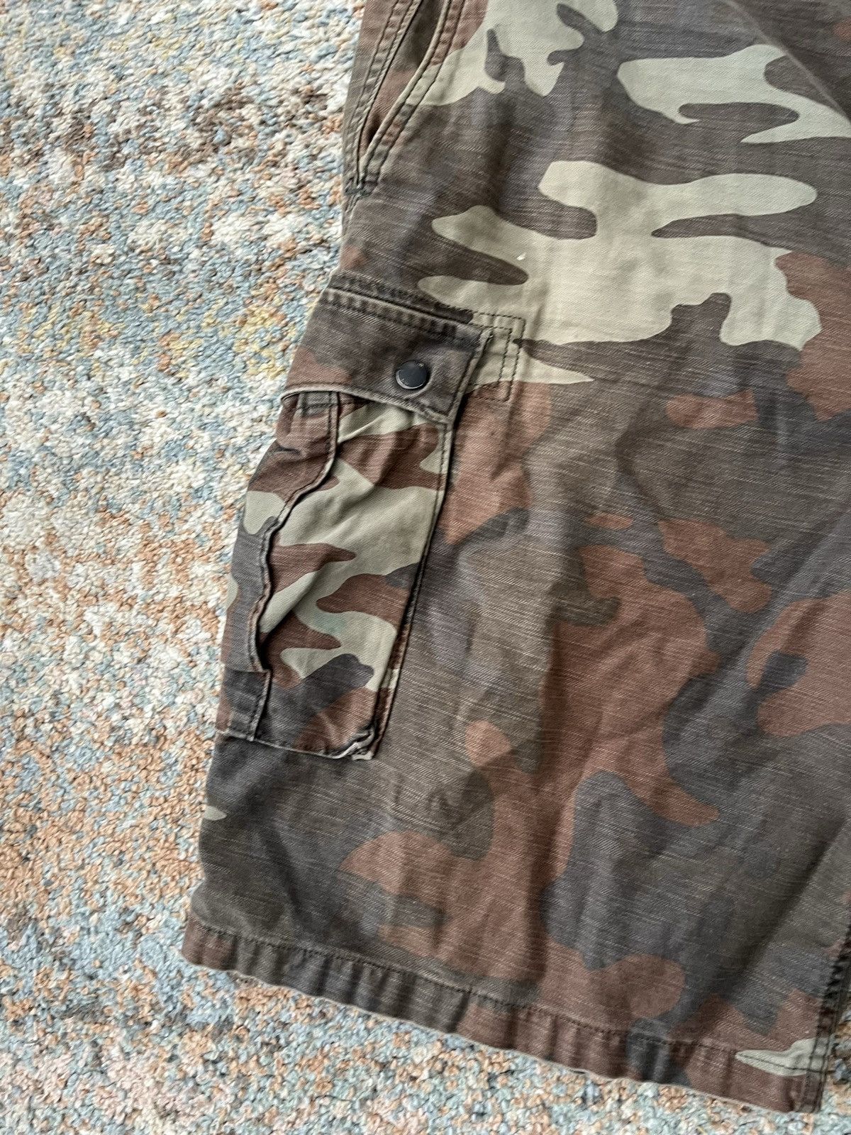 Levi's VTG Levi's Camo Cargo Shorts Size 40 Faded Brown Size US 40 / EU 56 - 3 Thumbnail