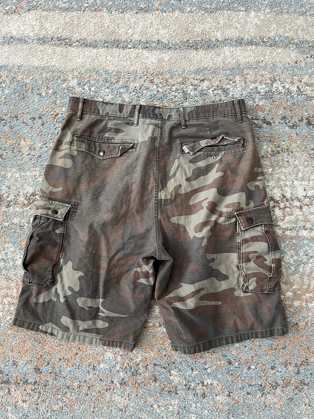 Levi's VTG Levi's Camo Cargo Shorts Size 40 Faded Brown Size US 40 / EU 56 - 7 Thumbnail