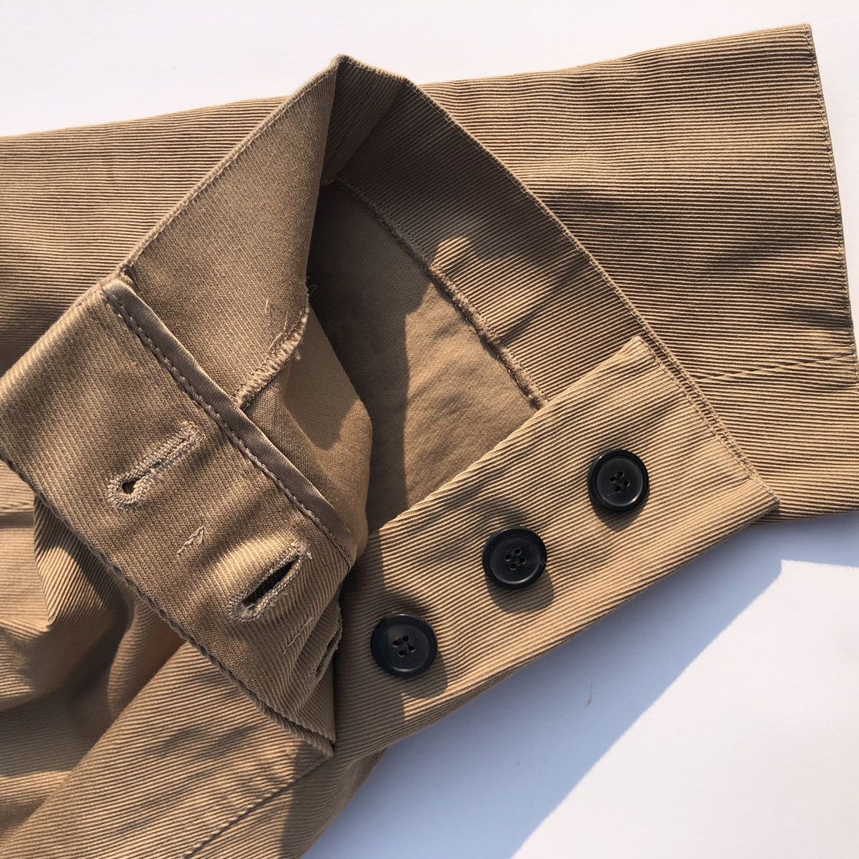 Dior Christian Dior Cropped Khaki Pants with Button Hem Detail Size 26" / US 2 / IT 38 - 4 Thumbnail