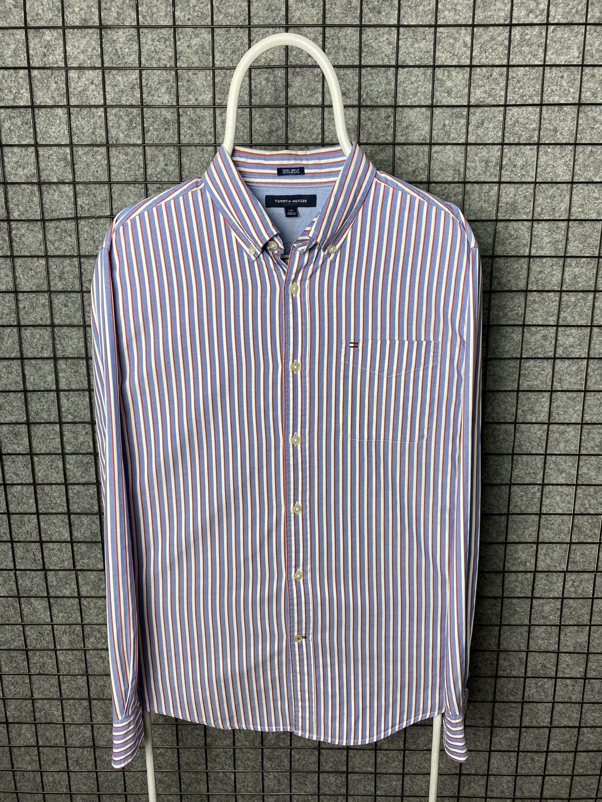 Tommy Hilfiger Tommy Hilfiger Vintage Button Up Long Sleeve Shirt Size L Size US L / EU 52-54 / 3 - 1 Thumbnail