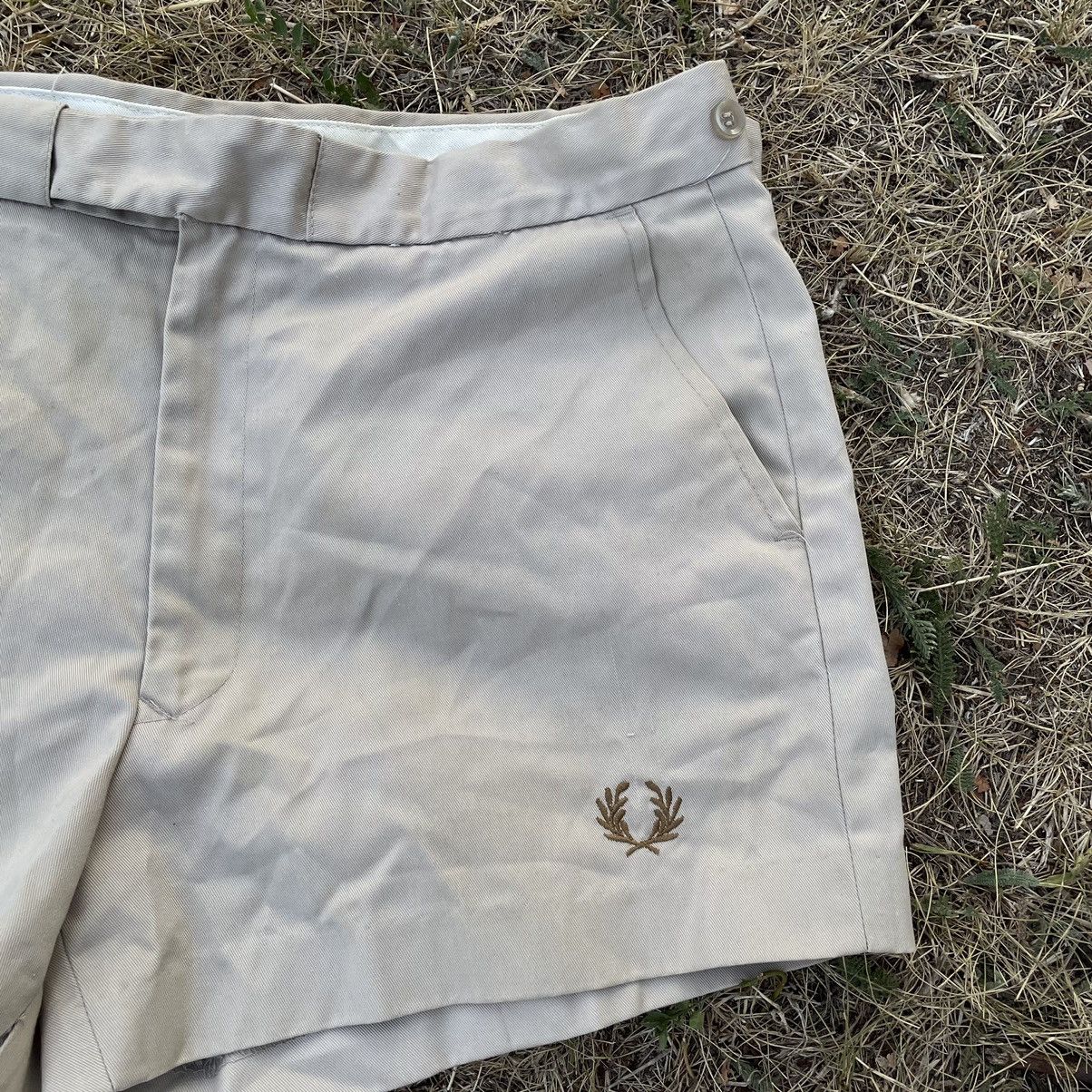 Vintage Vintage 90s Fred Perry Shorts Sun Faded Preppy Streetwear 34 Size US 34 / EU 50 - 3 Thumbnail