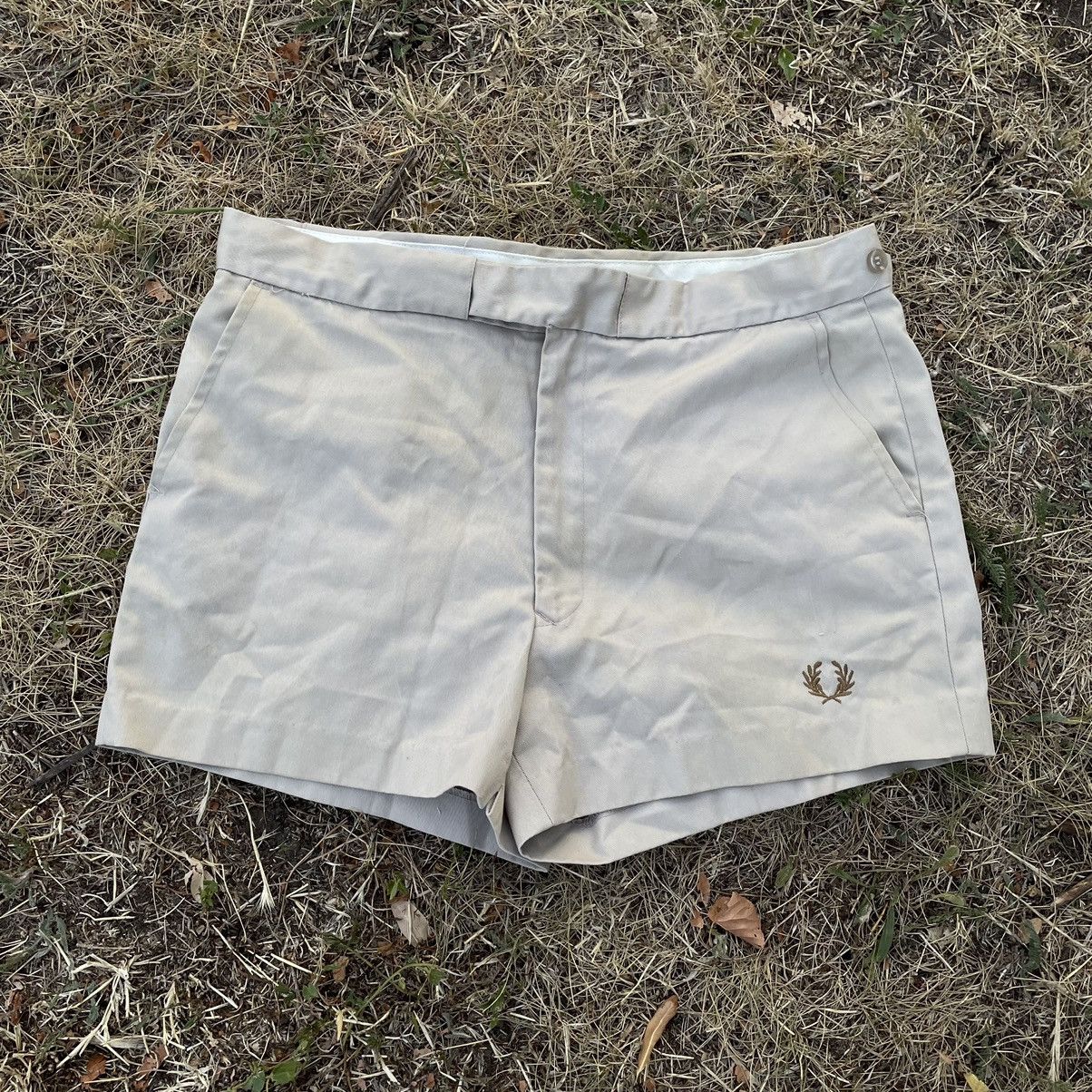 Vintage Vintage 90s Fred Perry Shorts Sun Faded Preppy Streetwear 34 Size US 34 / EU 50 - 1 Thumbnail