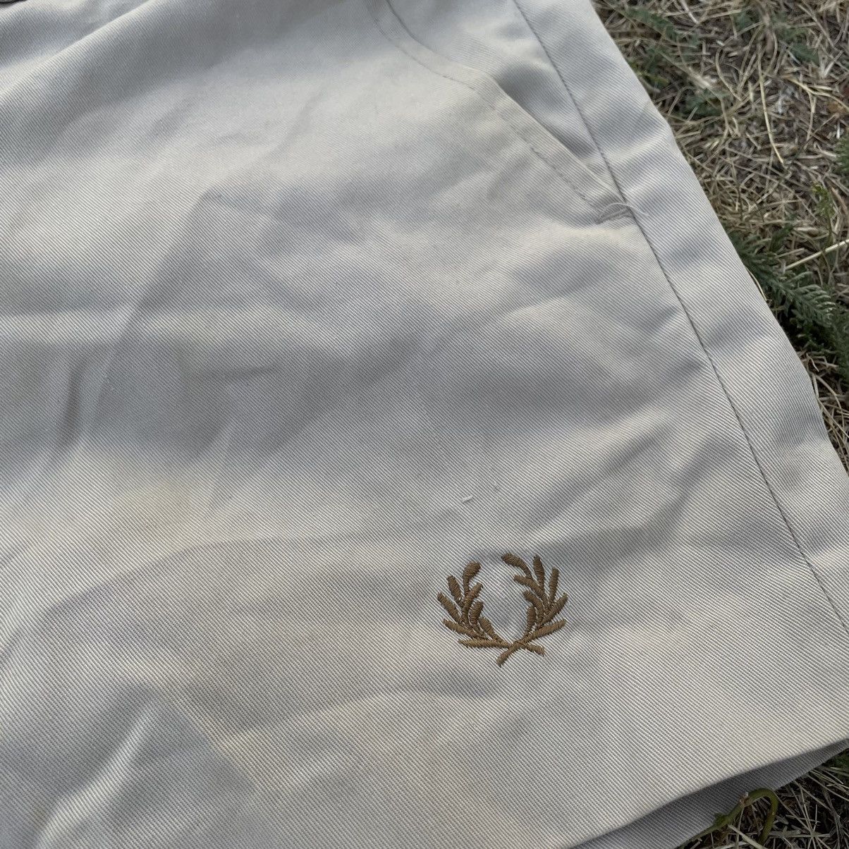 Vintage Vintage 90s Fred Perry Shorts Sun Faded Preppy Streetwear 34 Size US 34 / EU 50 - 4 Thumbnail