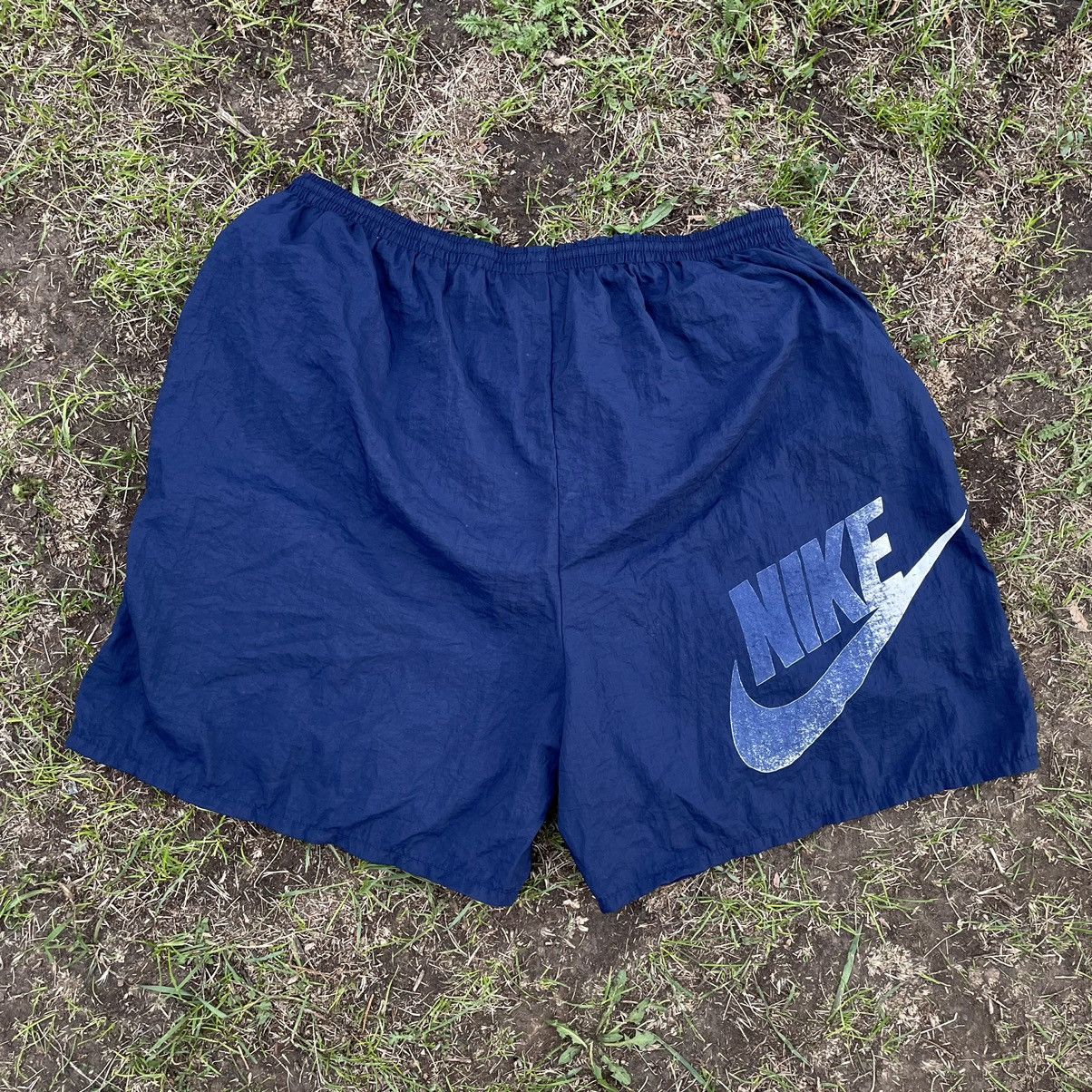Vintage Vintage 90s Nike Swoosh Shorts Baggy Streetwear Y2K Faded 32 Size US 32 / EU 48 - 1 Thumbnail