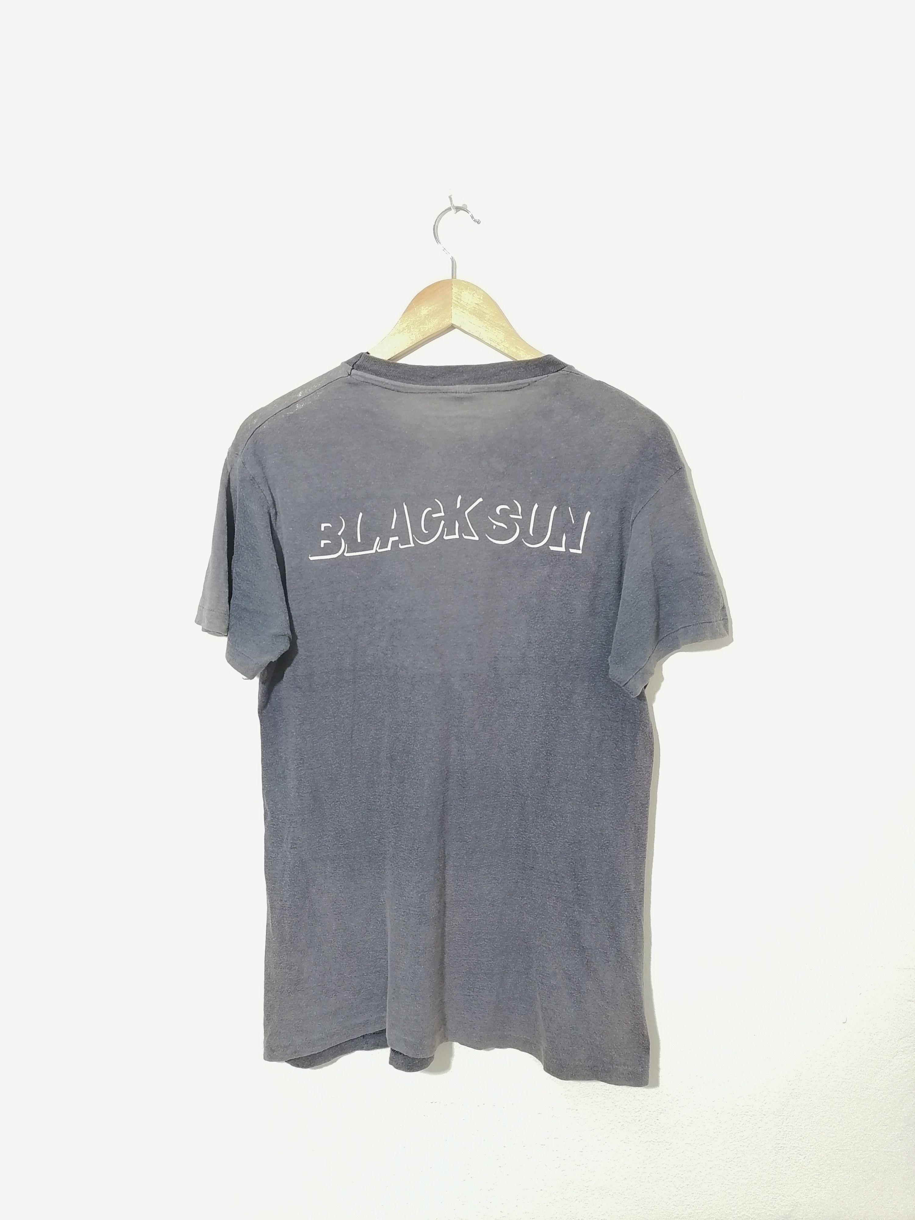 Band Tees × Vintage Vintage 90s Hanes Black Sun Tee Size US M / EU 48-50 / 2 - 2 Thumbnail