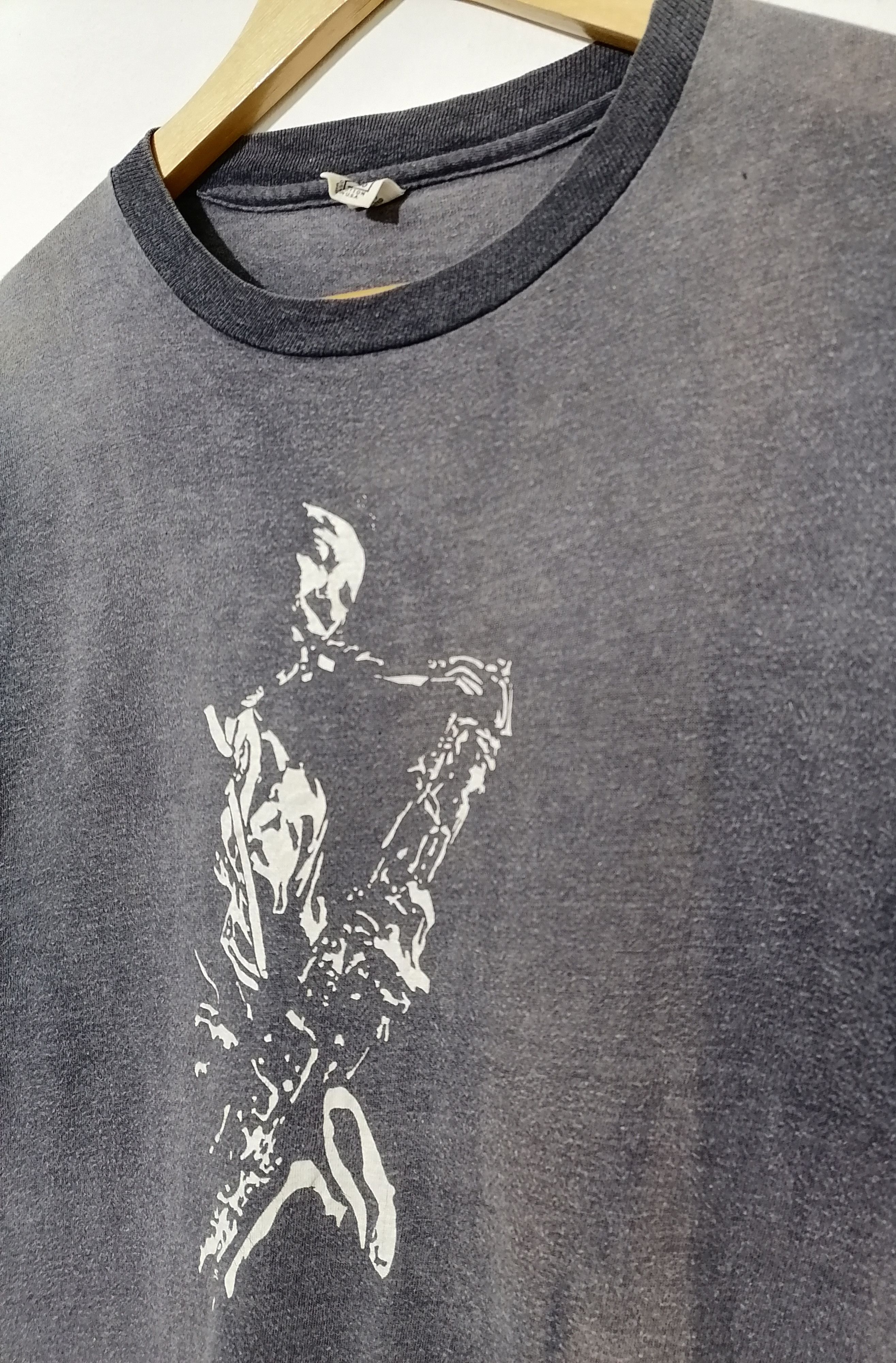 Band Tees × Vintage Vintage 90s Hanes Black Sun Tee Size US M / EU 48-50 / 2 - 3 Thumbnail