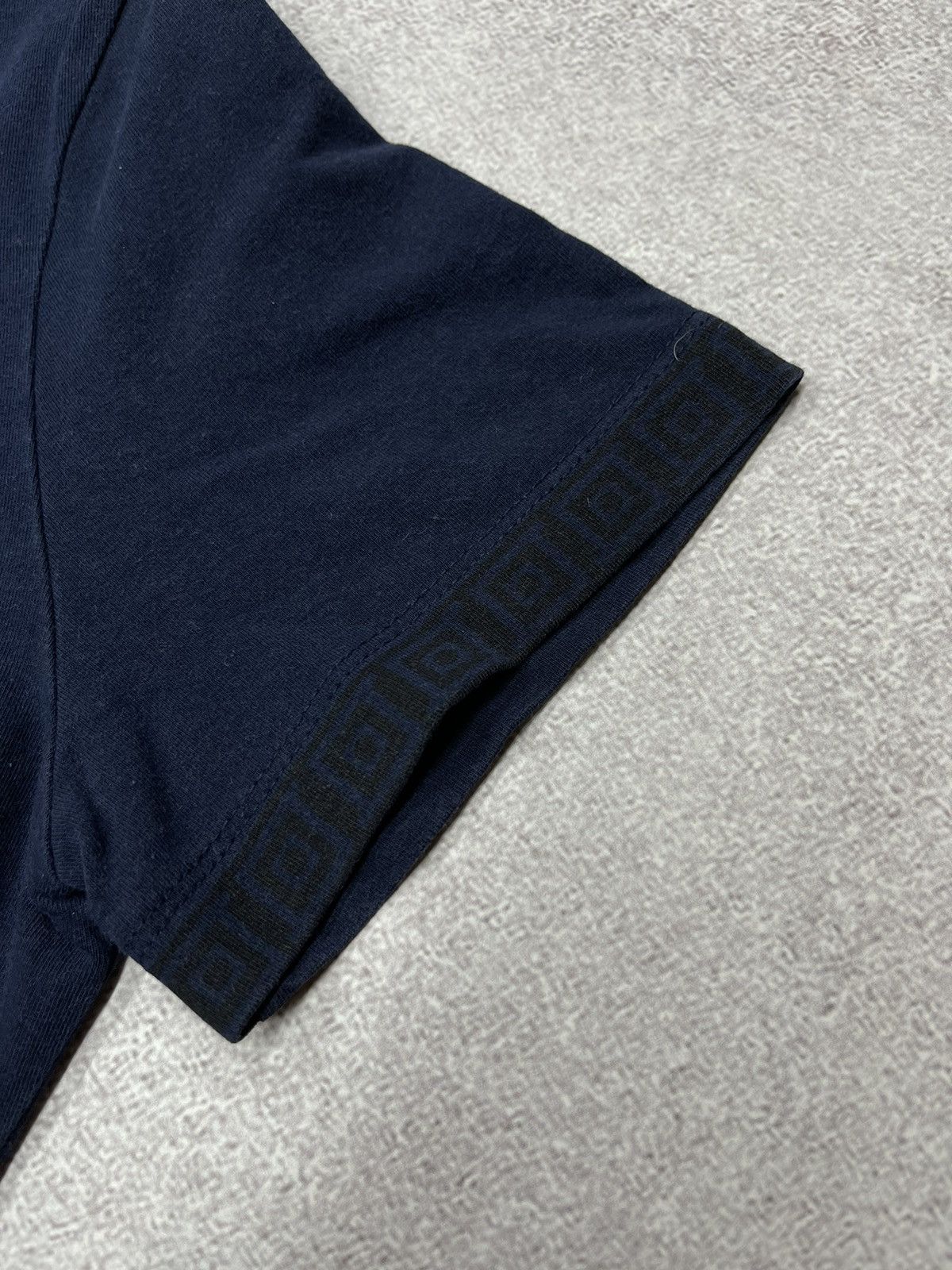 Designer × Versus Versace × Vintage Vintage Versace Versus Men t shirt Luxury size s Y2K Size US S / EU 44-46 / 1 - 5 Thumbnail