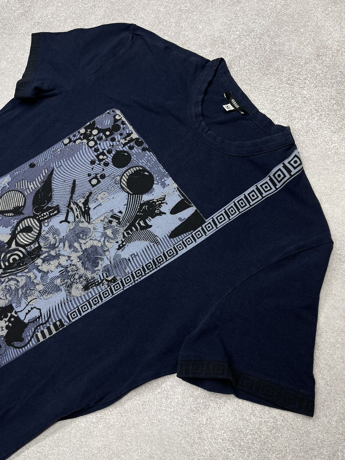 Designer × Versus Versace × Vintage Vintage Versace Versus Men t shirt Luxury size s Y2K Size US S / EU 44-46 / 1 - 2 Thumbnail