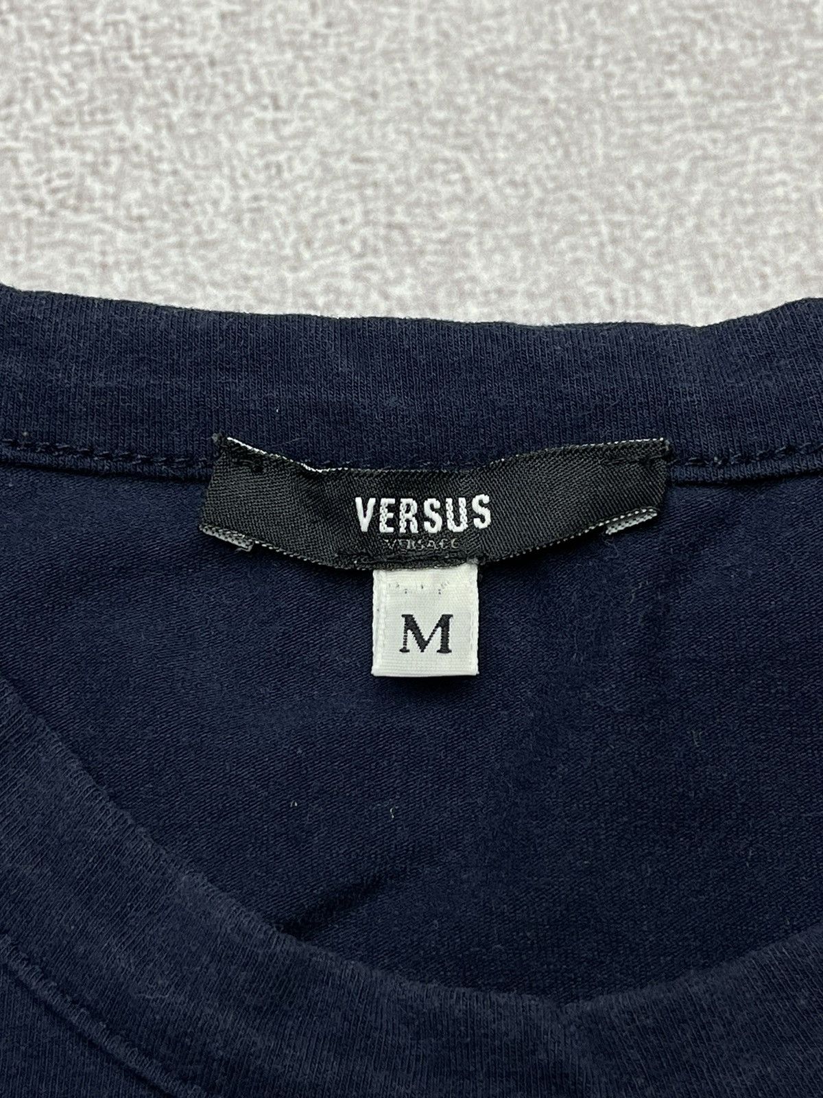 Designer × Versus Versace × Vintage Vintage Versace Versus Men t shirt Luxury size s Y2K Size US S / EU 44-46 / 1 - 6 Thumbnail