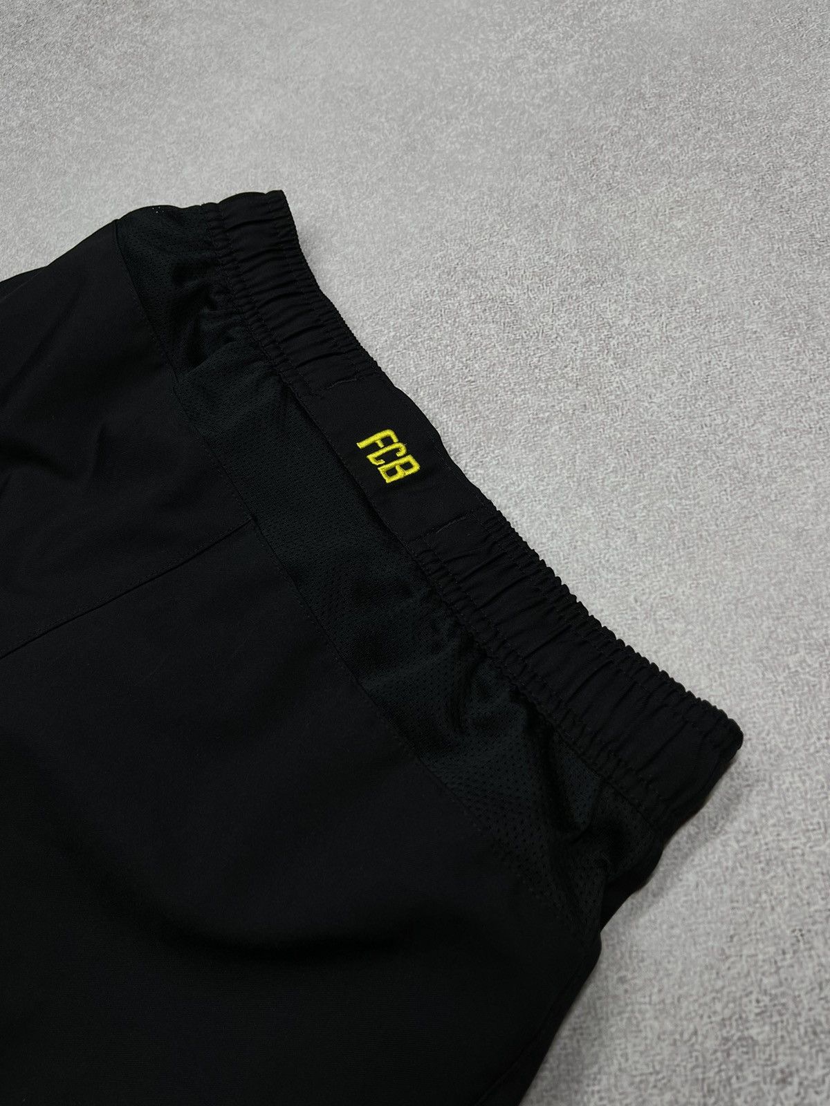 Nike Vintage Nike Barcelona Soccer Black Shorts Jersey Y2K Size US 30 / EU 46 - 6 Thumbnail