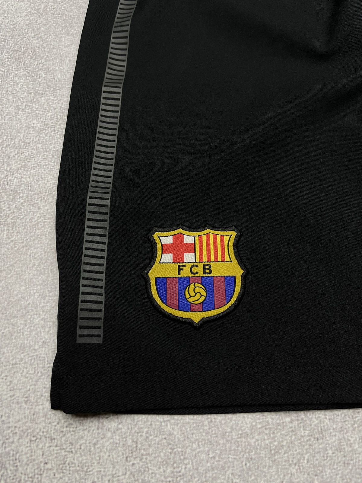 Nike Vintage Nike Barcelona Soccer Black Shorts Jersey Y2K Size US 30 / EU 46 - 4 Thumbnail
