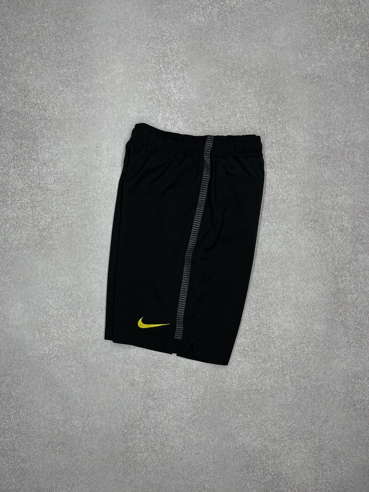 Nike Vintage Nike Barcelona Soccer Black Shorts Jersey Y2K Size US 30 / EU 46 - 3 Thumbnail