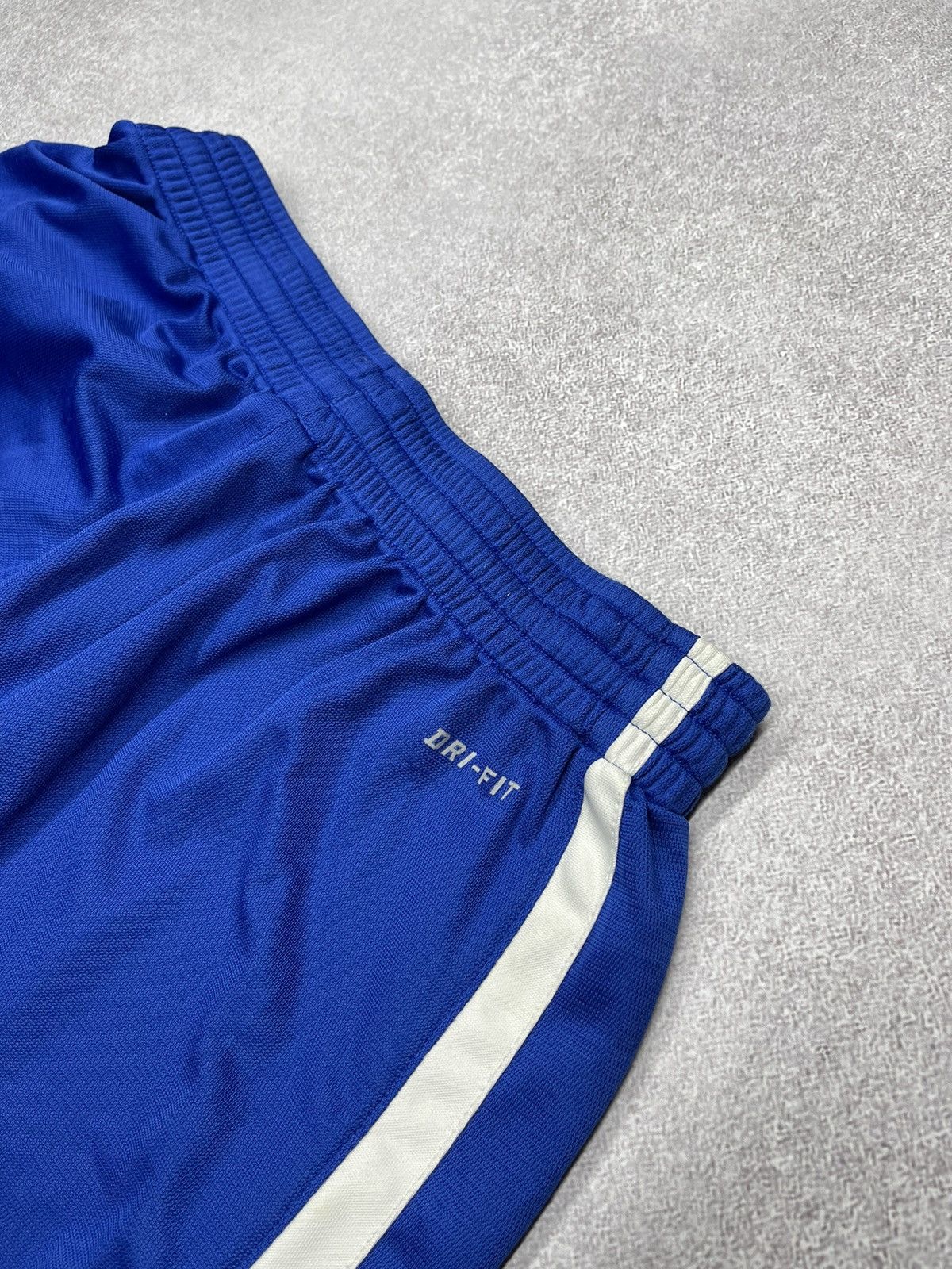 Nike Vintage Nike Team Dri Fit Blue Shorts Y2K Size US 34 / EU 50 - 5 Thumbnail