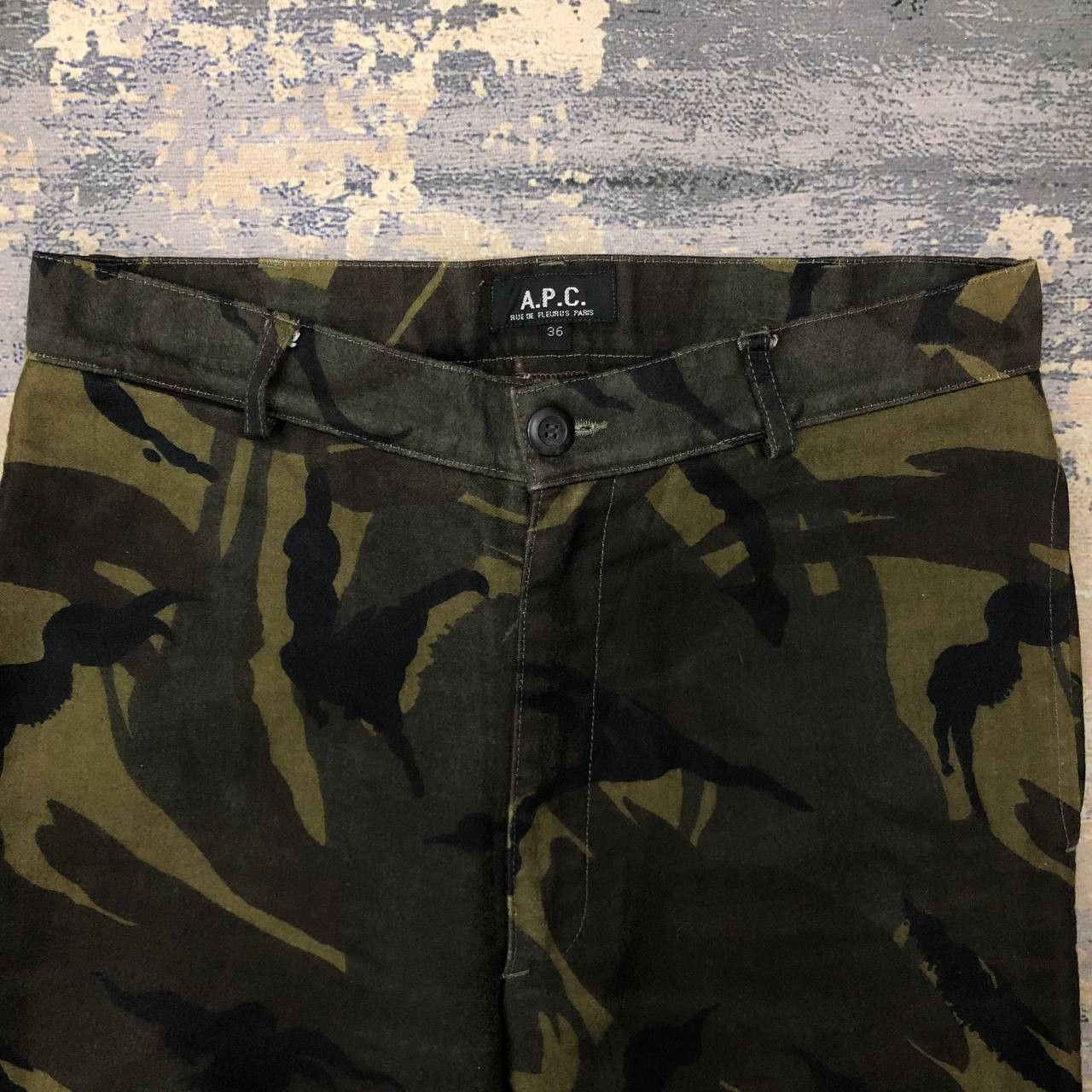 A.P.C. P31 RUE DE LEURUS PARIS A.P.C. CAMO SLIM PANTS Size US 29 - 4 Thumbnail