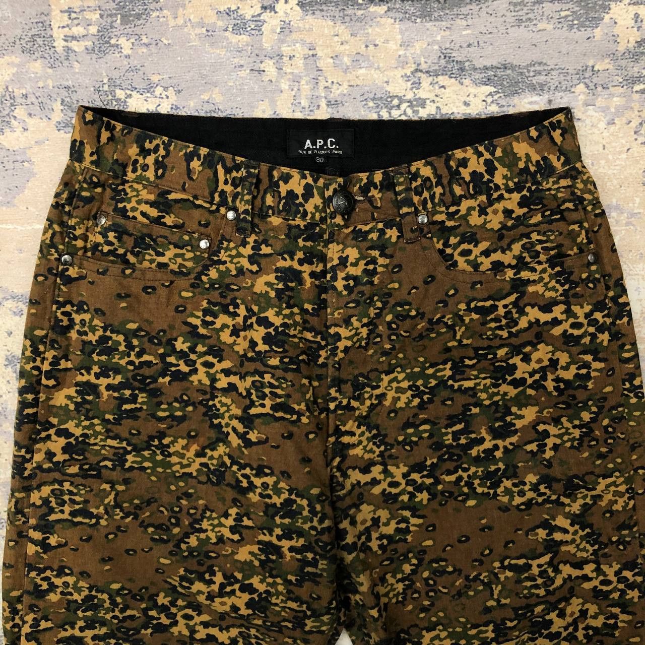 A.P.C. × Japanese Brand P34 FLEURUS PRES DU A.P.C. CAMO SLIMFIT PANTS Size 27" / US 4 / IT 40 - 4 Thumbnail