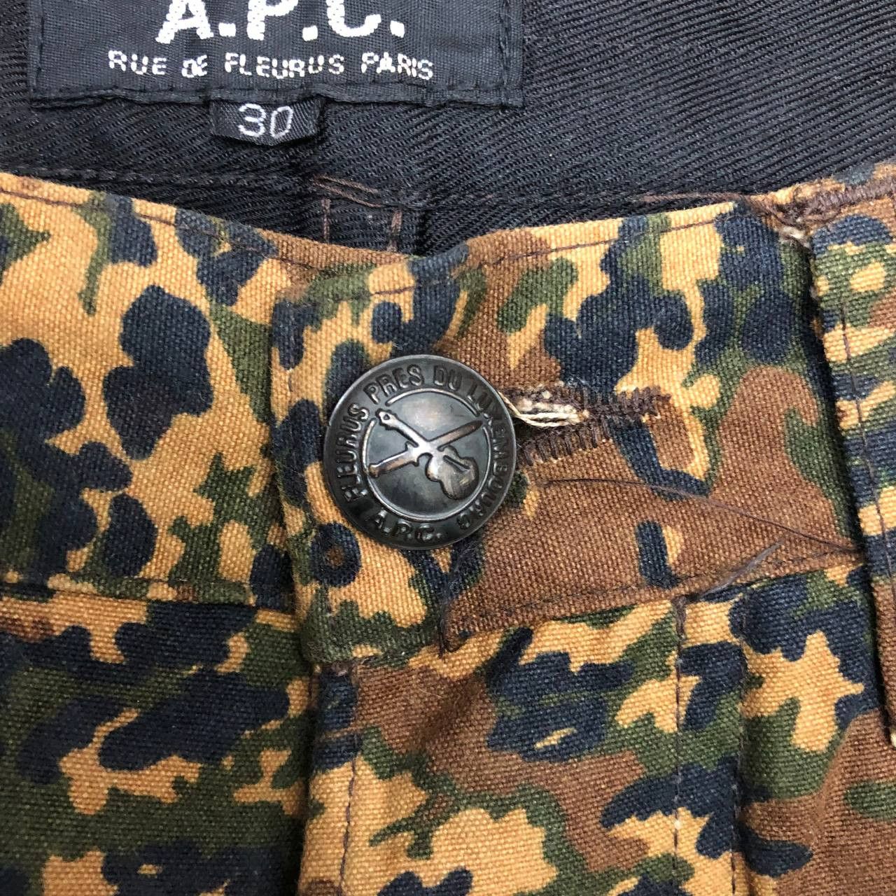 A.P.C. × Japanese Brand P34 FLEURUS PRES DU A.P.C. CAMO SLIMFIT PANTS Size 27" / US 4 / IT 40 - 6 Thumbnail