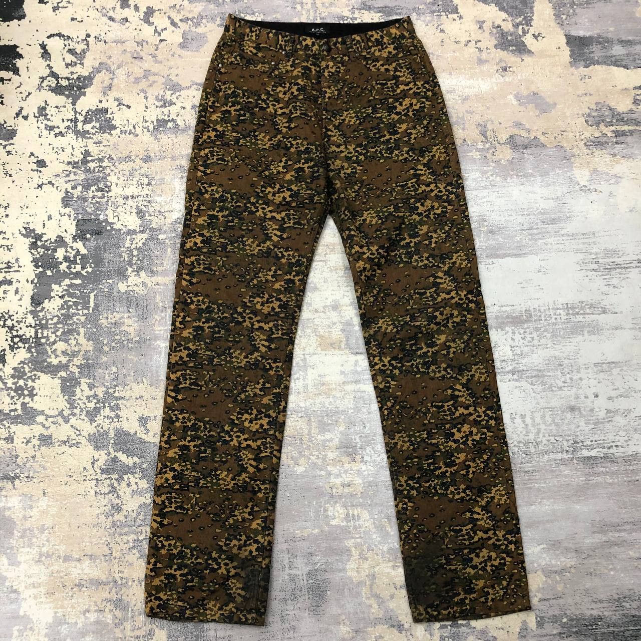 image of A P C P34 Fleurus Pres Du Camo Slimfit Pants in Camouflage Army, Women's (Size 27)