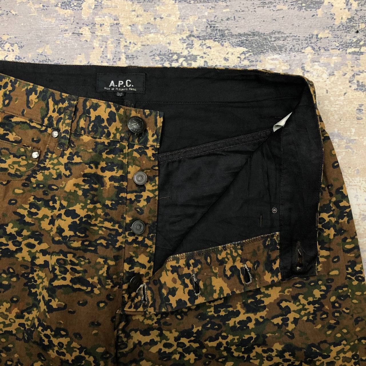 A.P.C. × Japanese Brand P34 FLEURUS PRES DU A.P.C. CAMO SLIMFIT PANTS Size 27" / US 4 / IT 40 - 7 Thumbnail