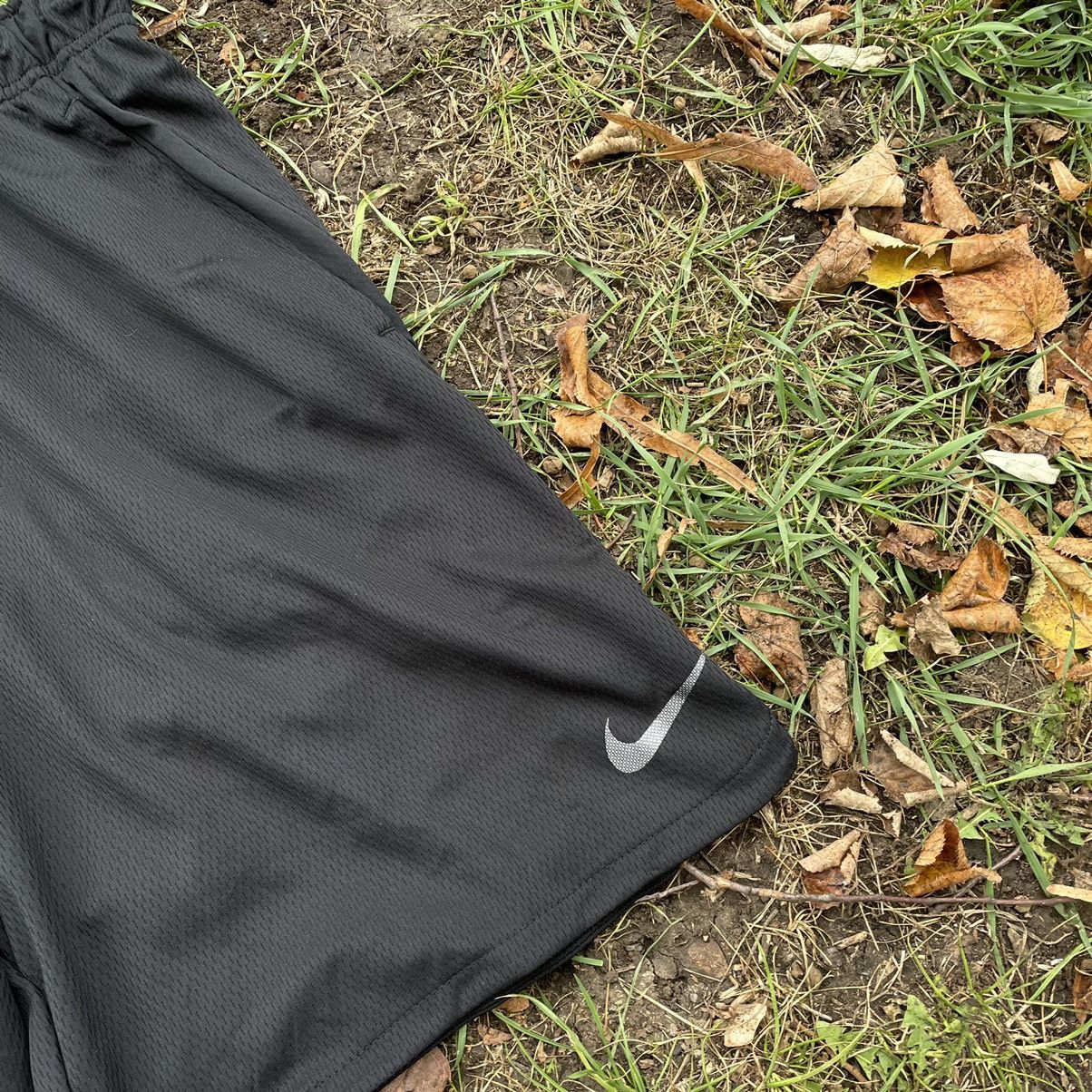 Vintage Vintage Nike Swoosh Shorts Y2K Streetwear Skate Graphic 32 Size US 32 / EU 48 - 3 Thumbnail