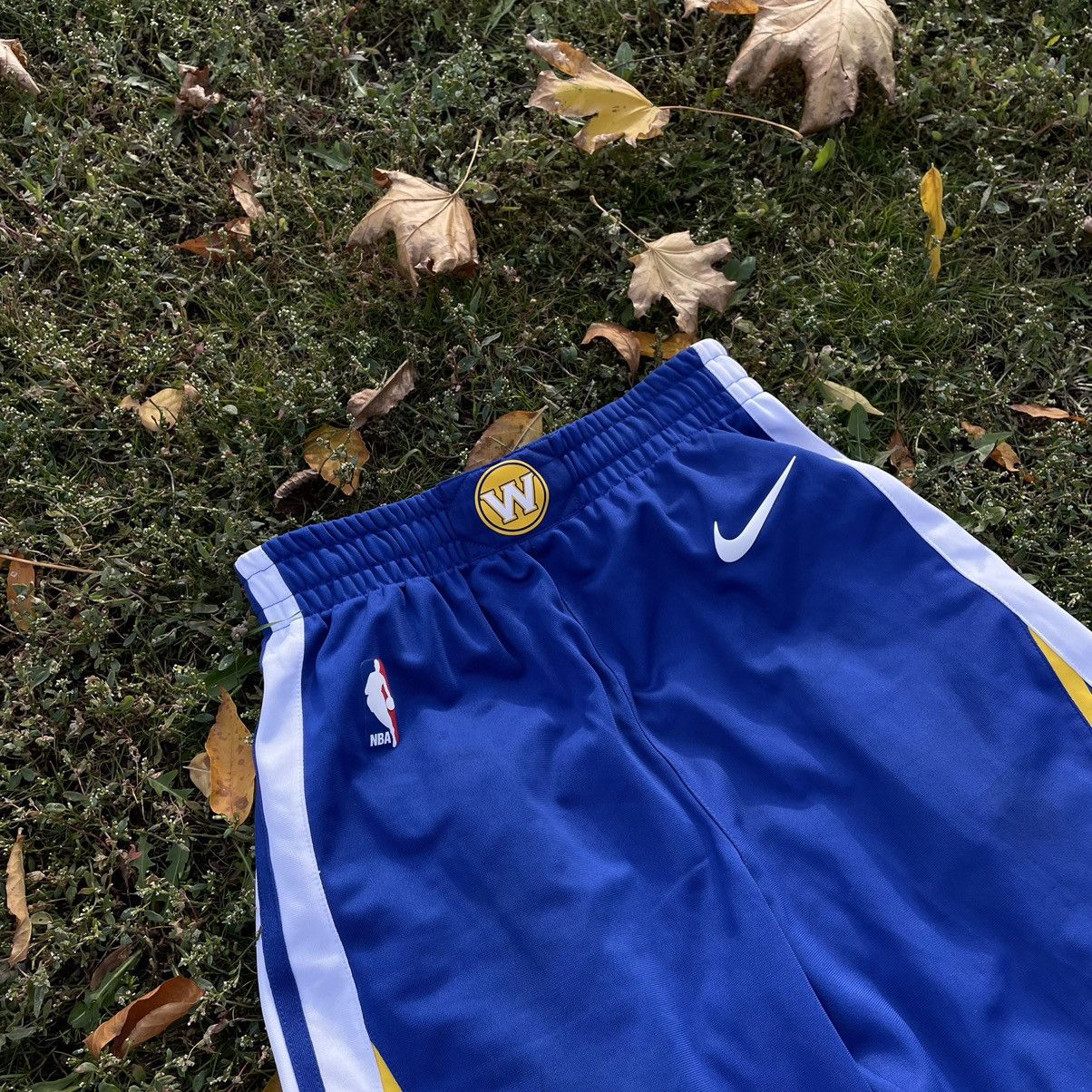 Vintage Vintage 90s Nike Basketball Shorts Swoosh Logo Streetwear 30 Size US 30 / EU 46 - 5 Thumbnail