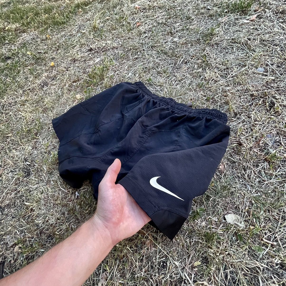 Nike Vintage Nike shorts streetwear swoosh casual y2k size XL Size US 36 / EU 52 - 5 Thumbnail