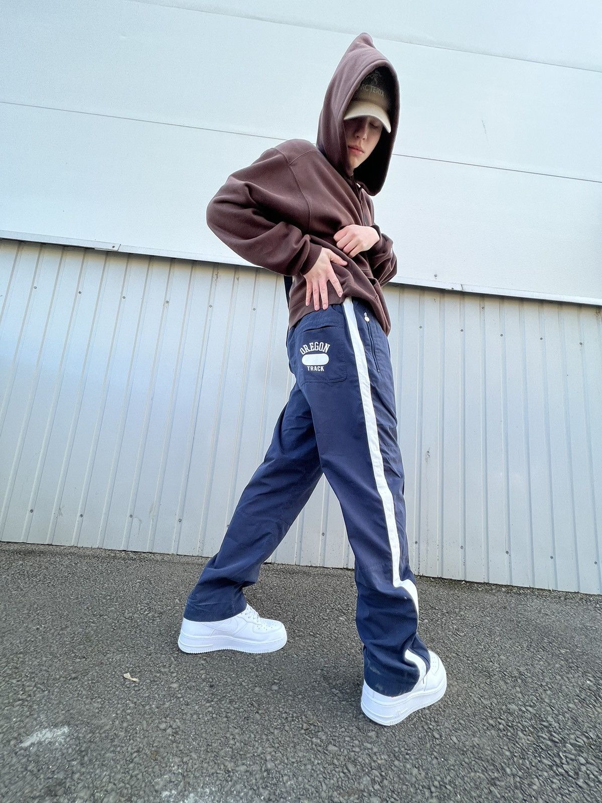 Nike Vintage Nike Track Pants Oregon Striped Size US 34 / EU 50 - 4 Thumbnail