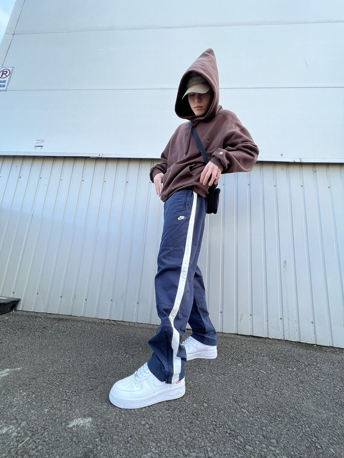 Nike Vintage Nike Track Pants Oregon Striped Size US 34 / EU 50 - 2 Thumbnail